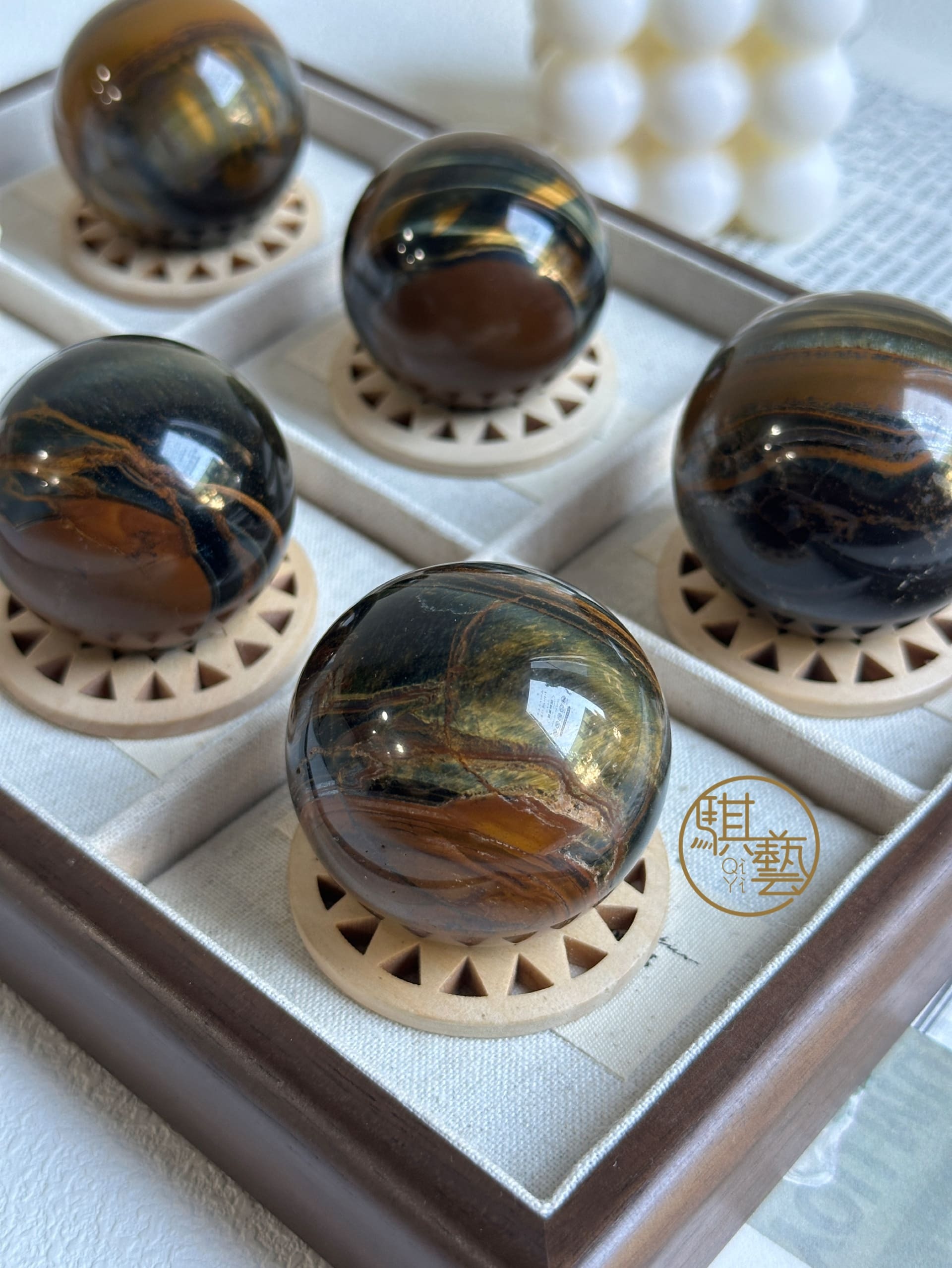 藍虎眼石球｜冷靜專注護身能量水晶 智慧決策推薦