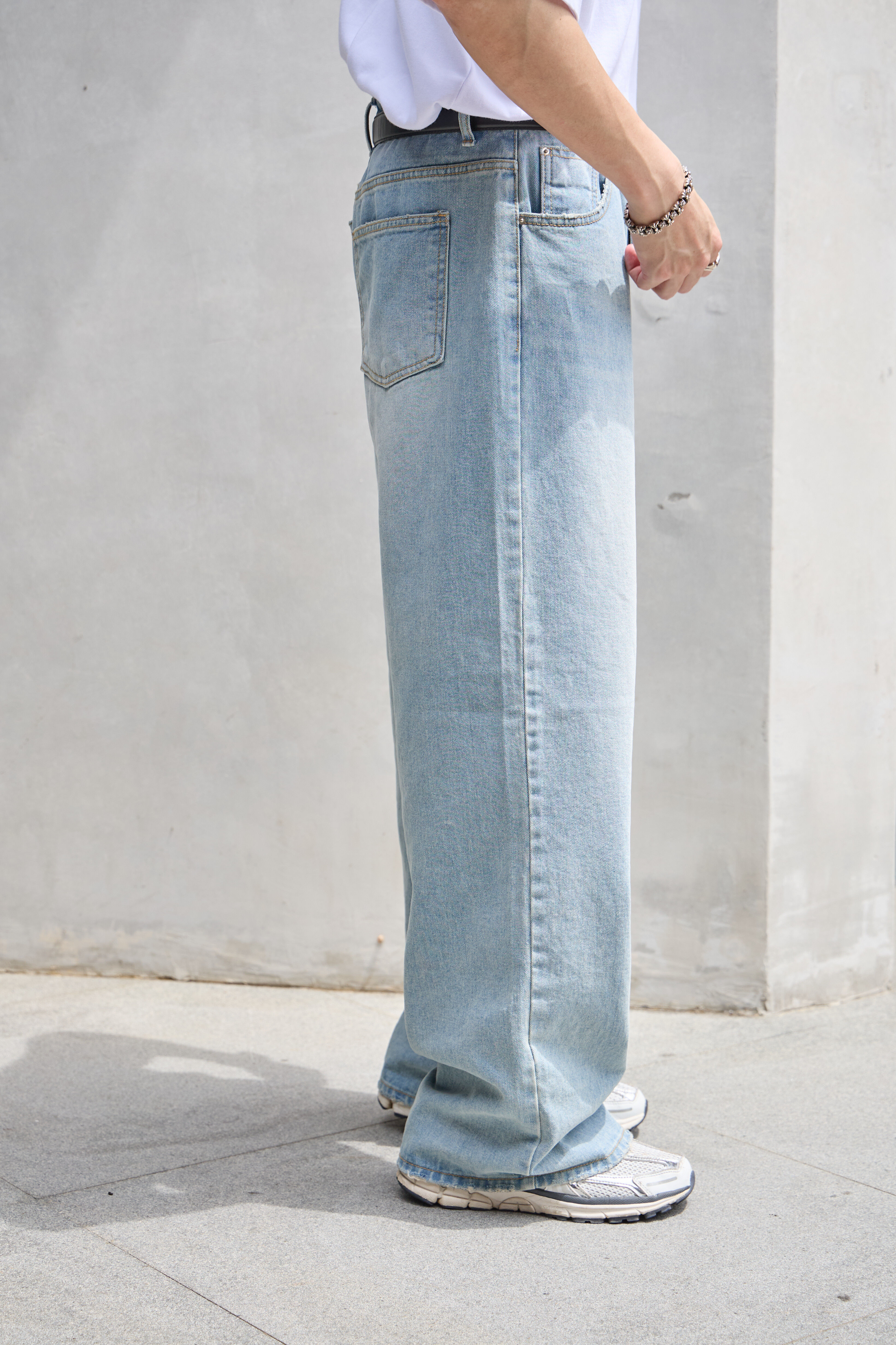 Lowtone Wide Denim 寬版水洗牛仔褲