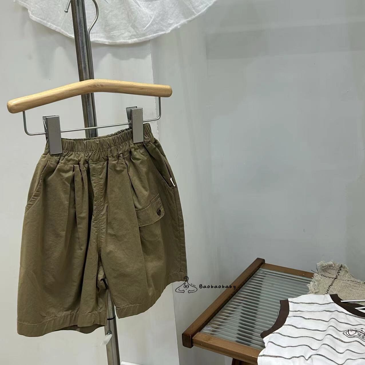 軍綠小口袋短褲