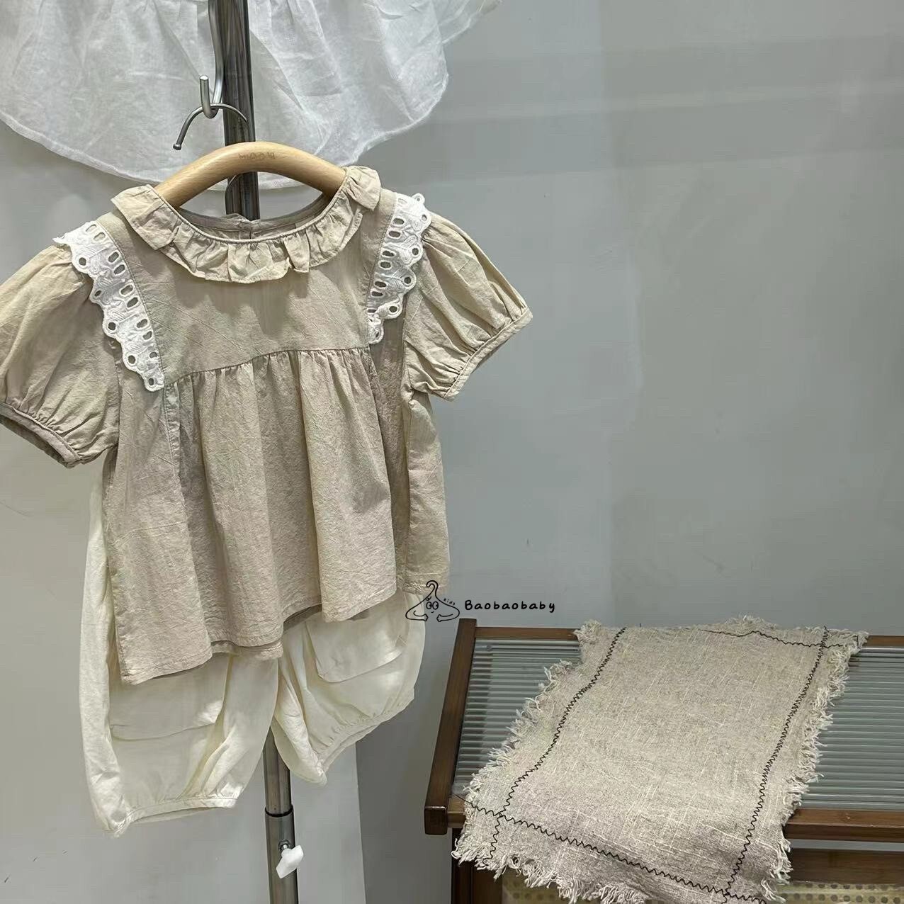 奶茶蕾絲娃娃上衣