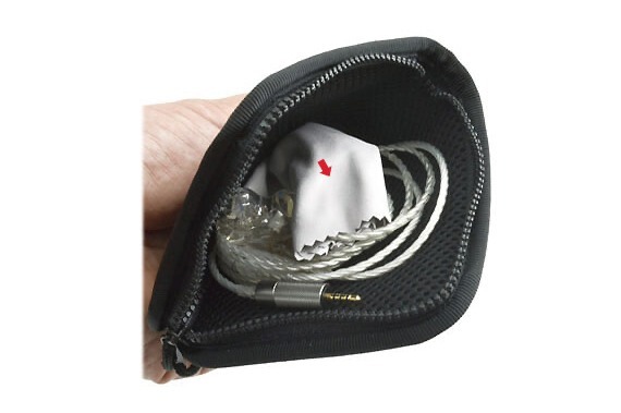 VanNuys Thin Earphone Case