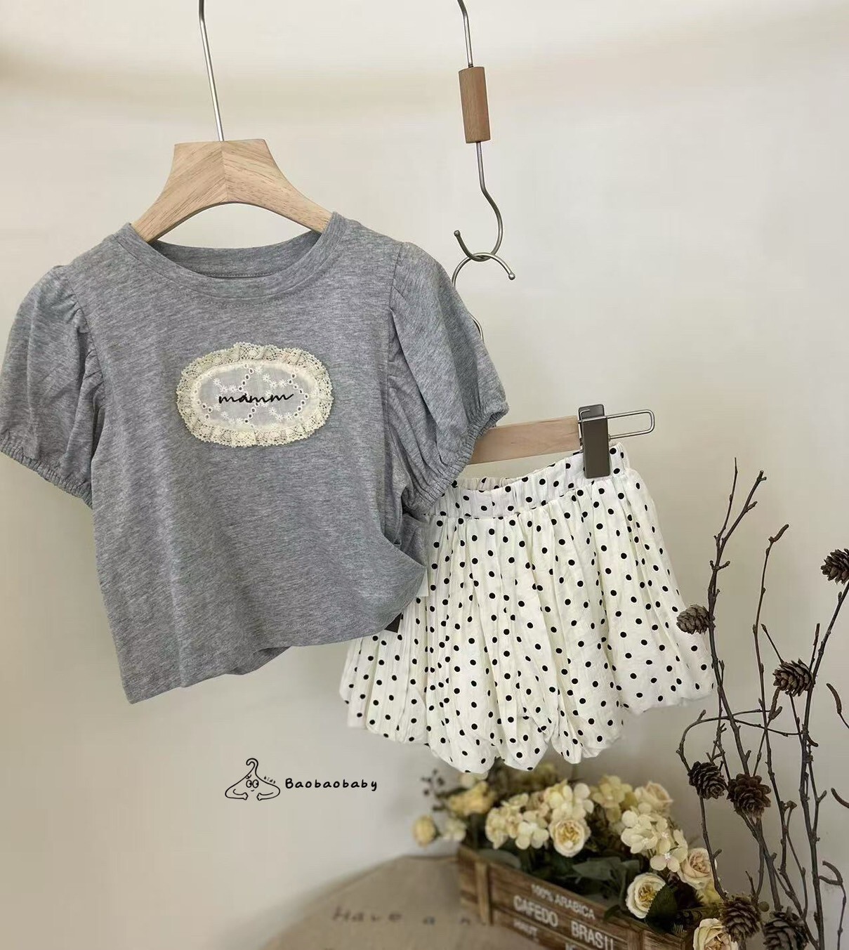 蕾絲奶泡泡袖TEE