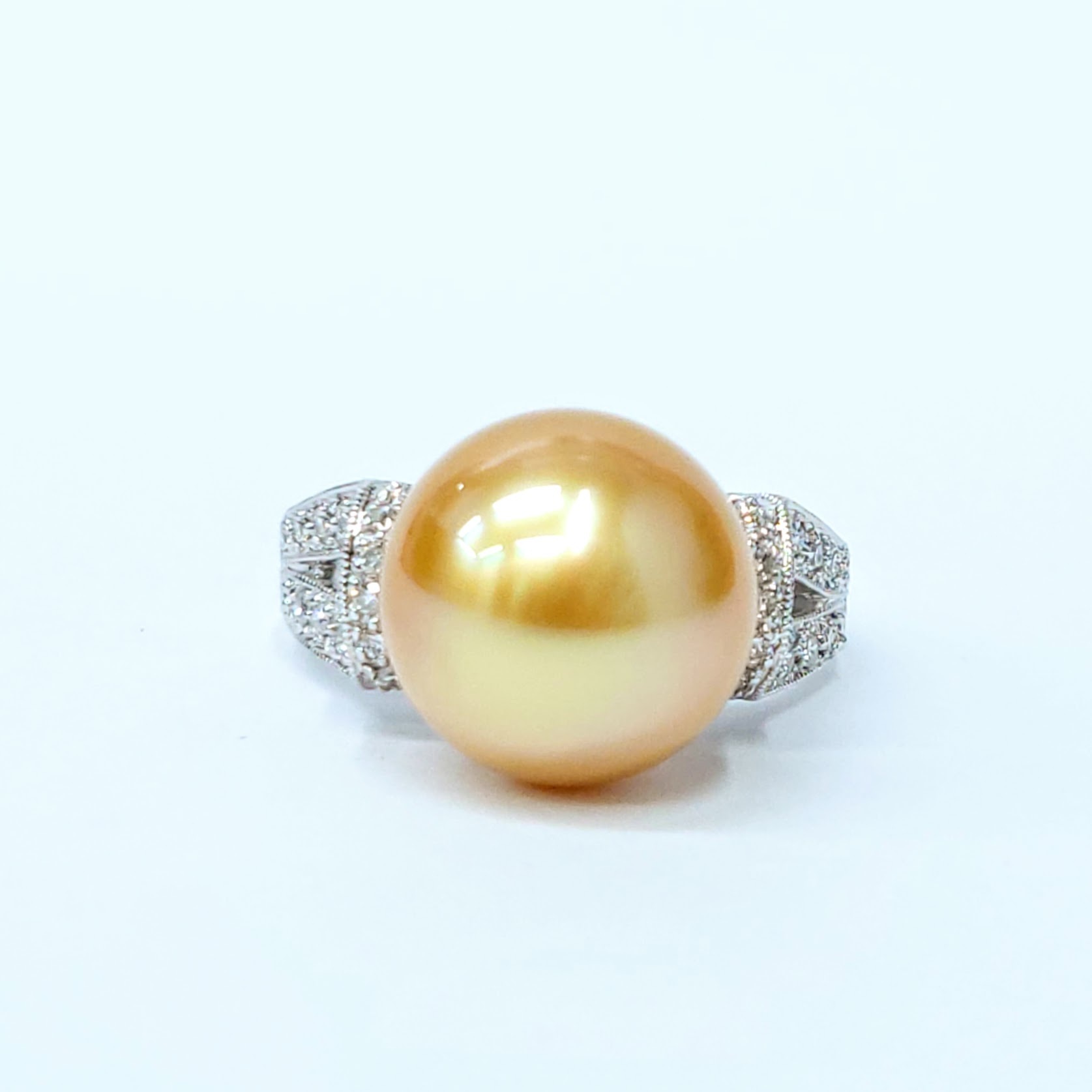 18K White Gold 0.25ct Diamond and Pearl Ring