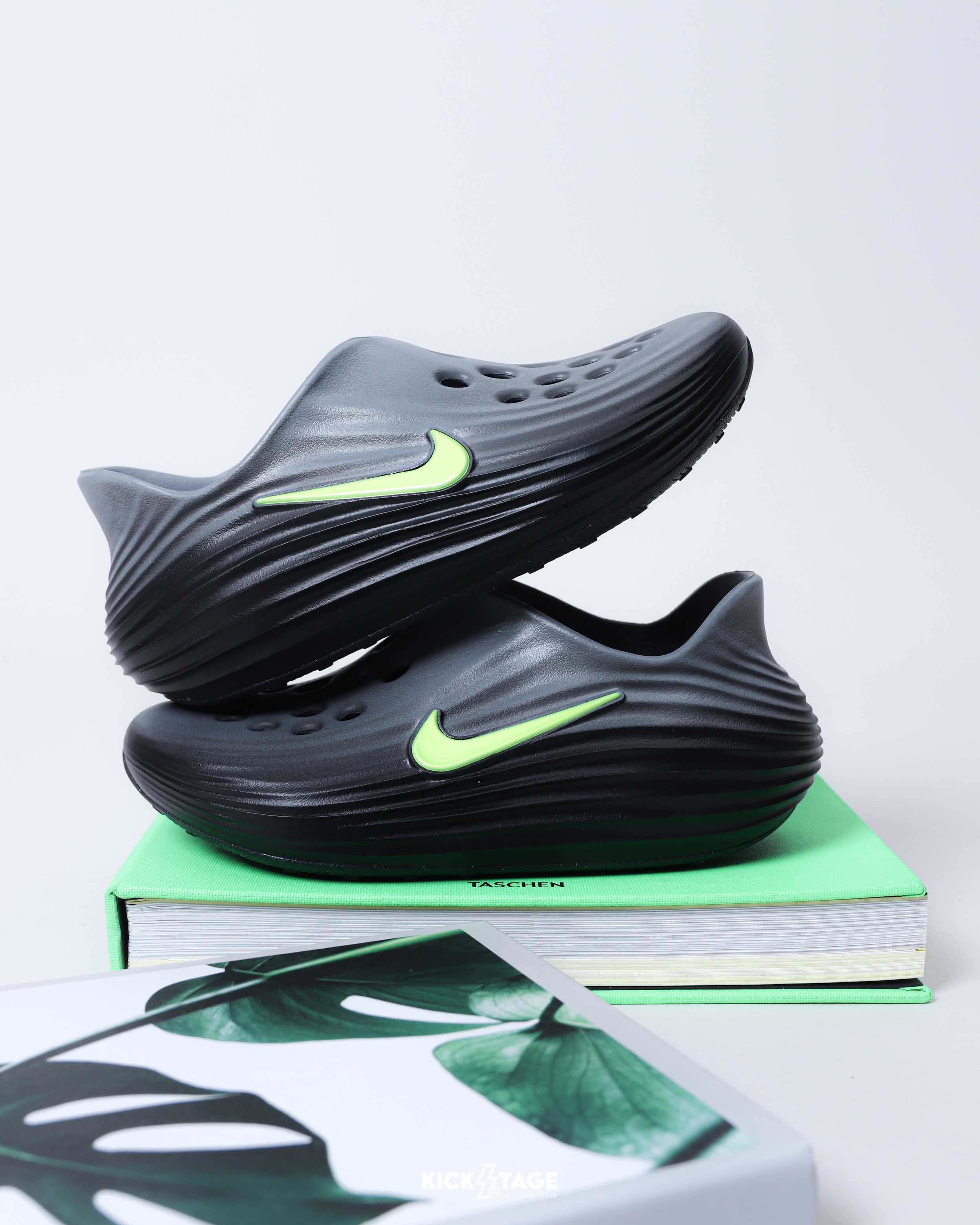 大童鞋 女鞋 NIKE REACTX REJUVEN8 GS 黑綠 立體LOGO Q彈 軟底 防水 拖鞋【IF1746-003】