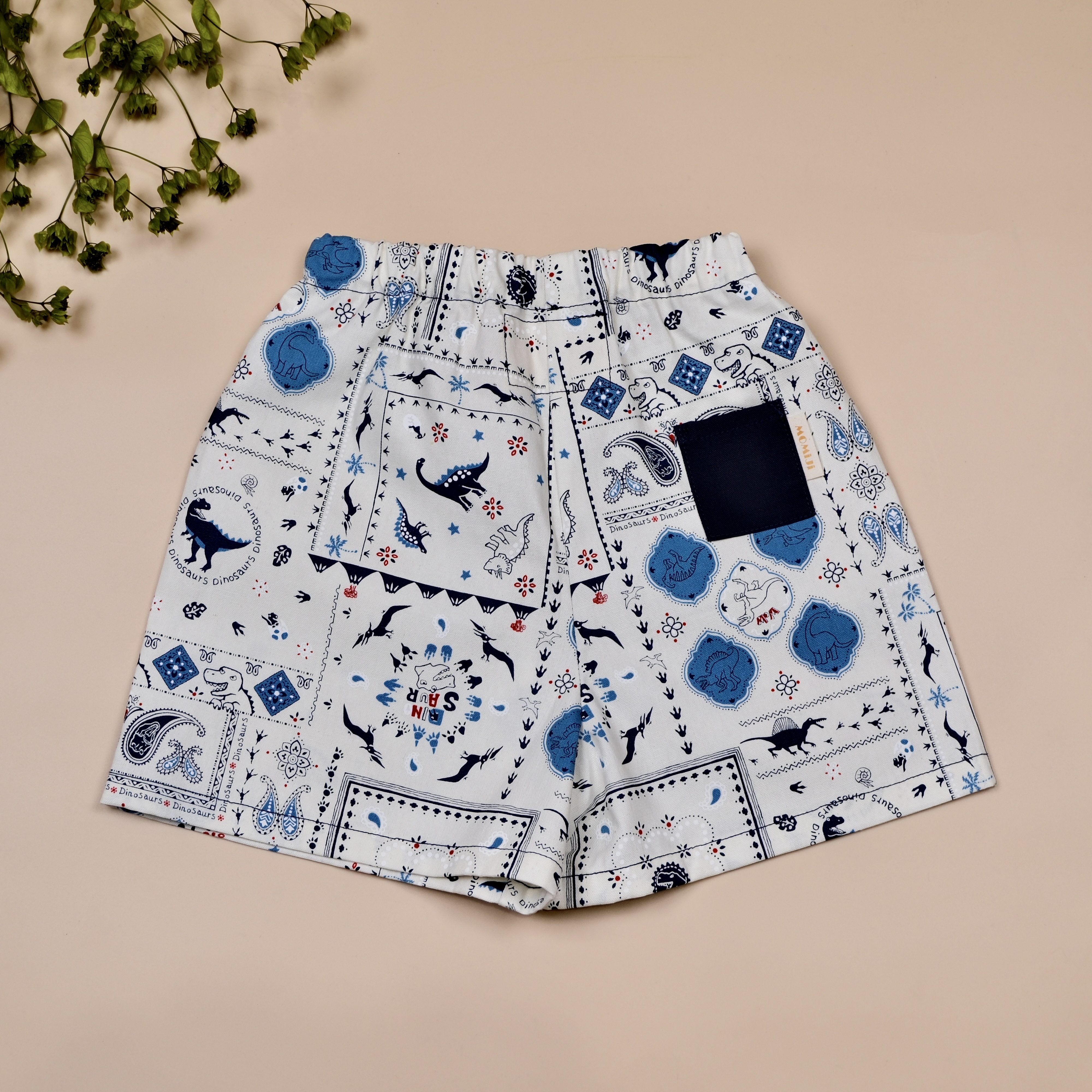 恐龍探險隊 ⋆ 白色 ⋆ 短褲