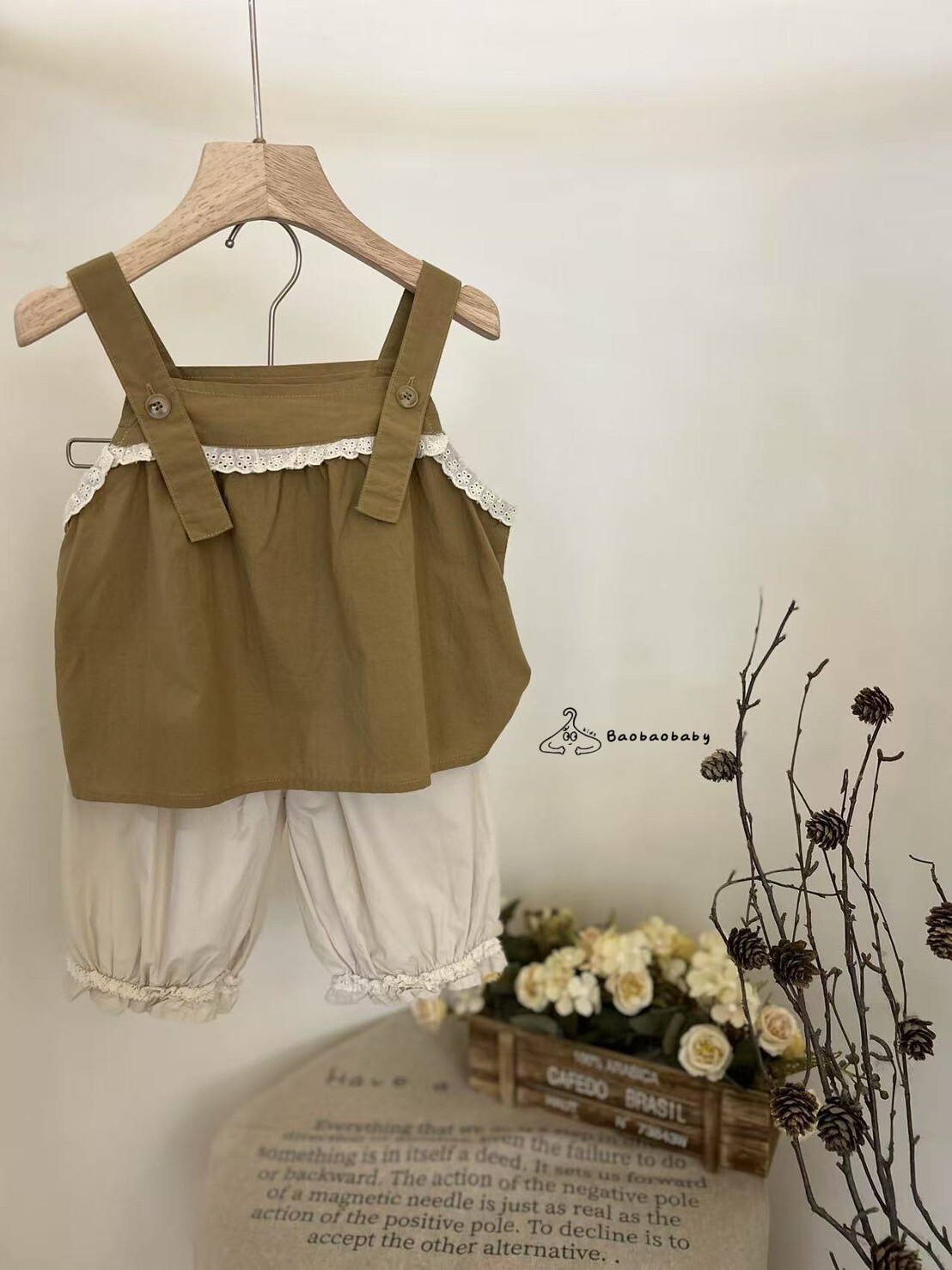 木棕蕾絲吊帶上衣