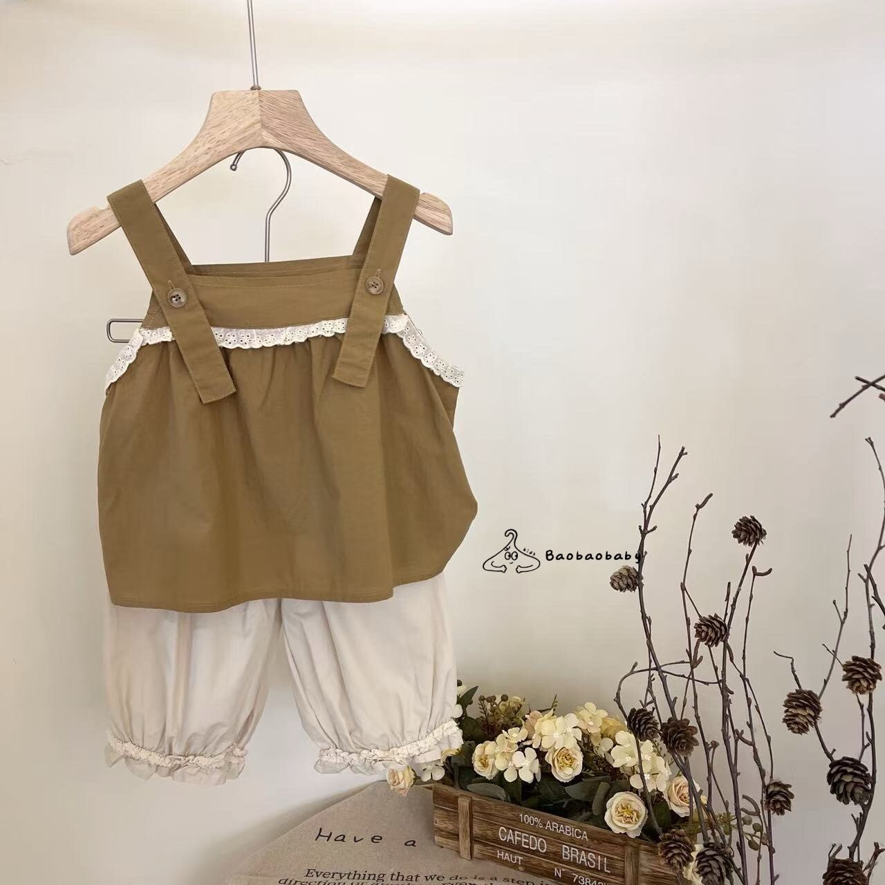 木棕蕾絲吊帶上衣