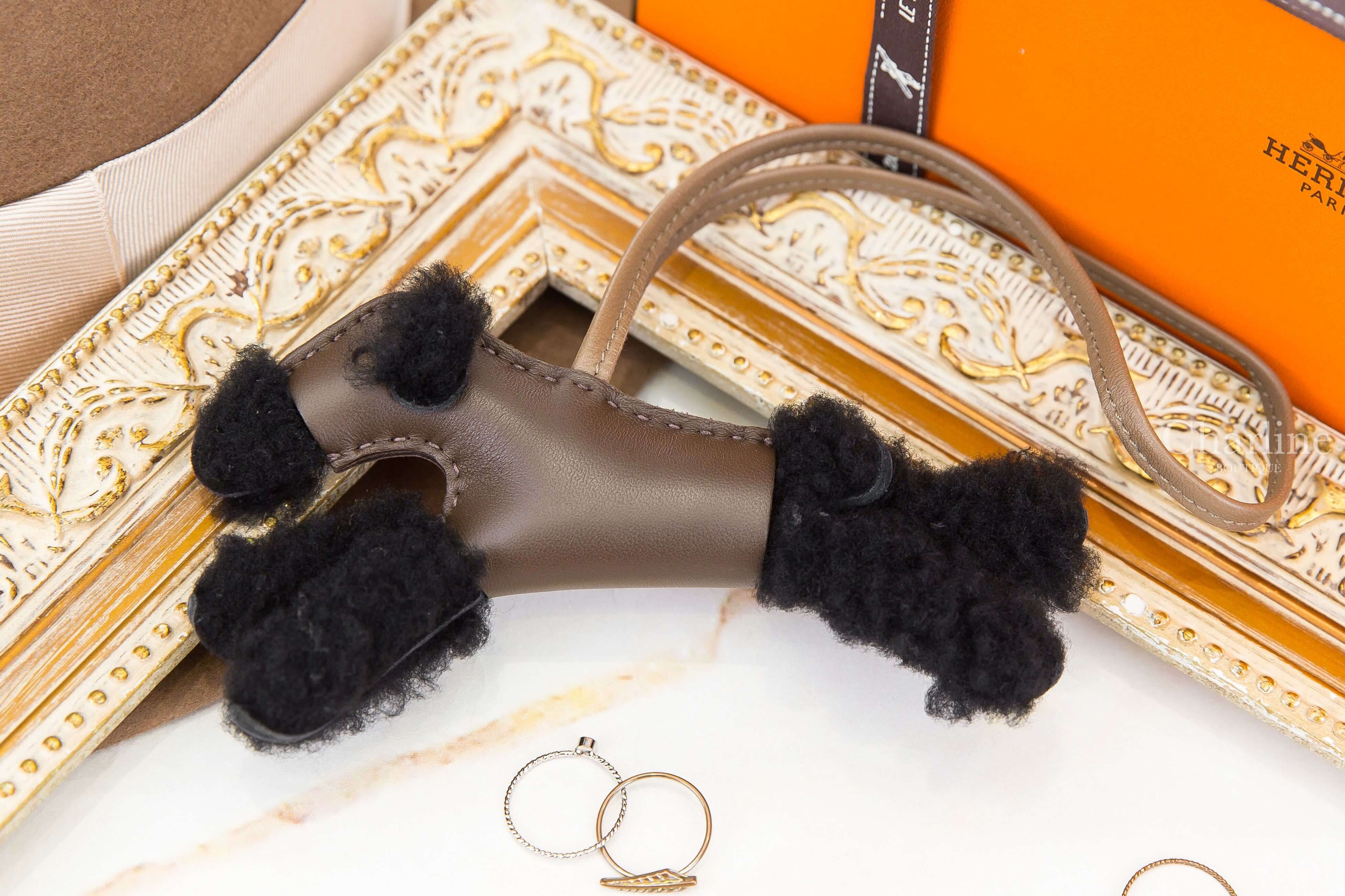 Hermès Hermès Budy Charm 巧克力色/大象灰/黑色羊毛獵狐梗犬吊飾