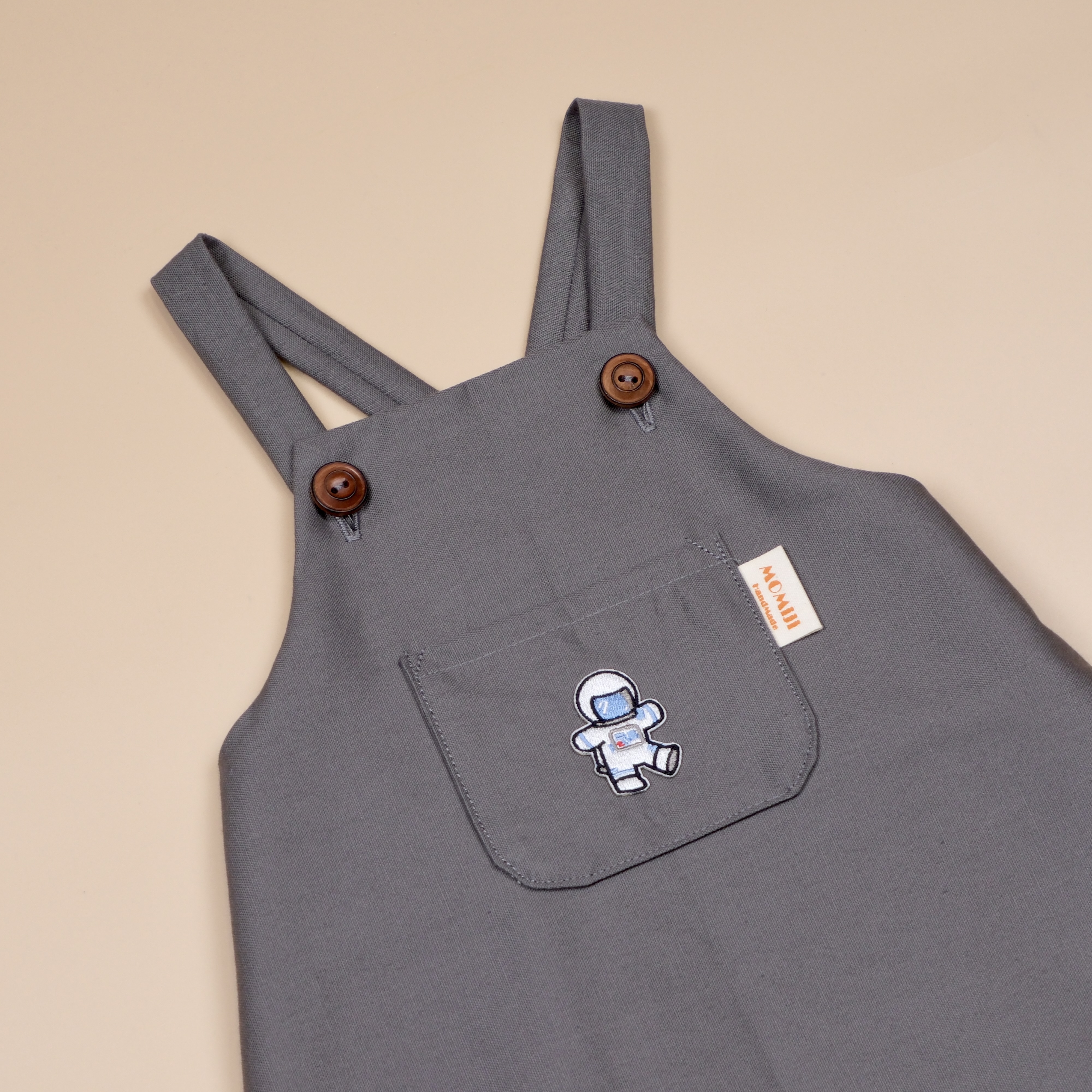 灰色太空人 ෆ 手作吊帶包屁衣