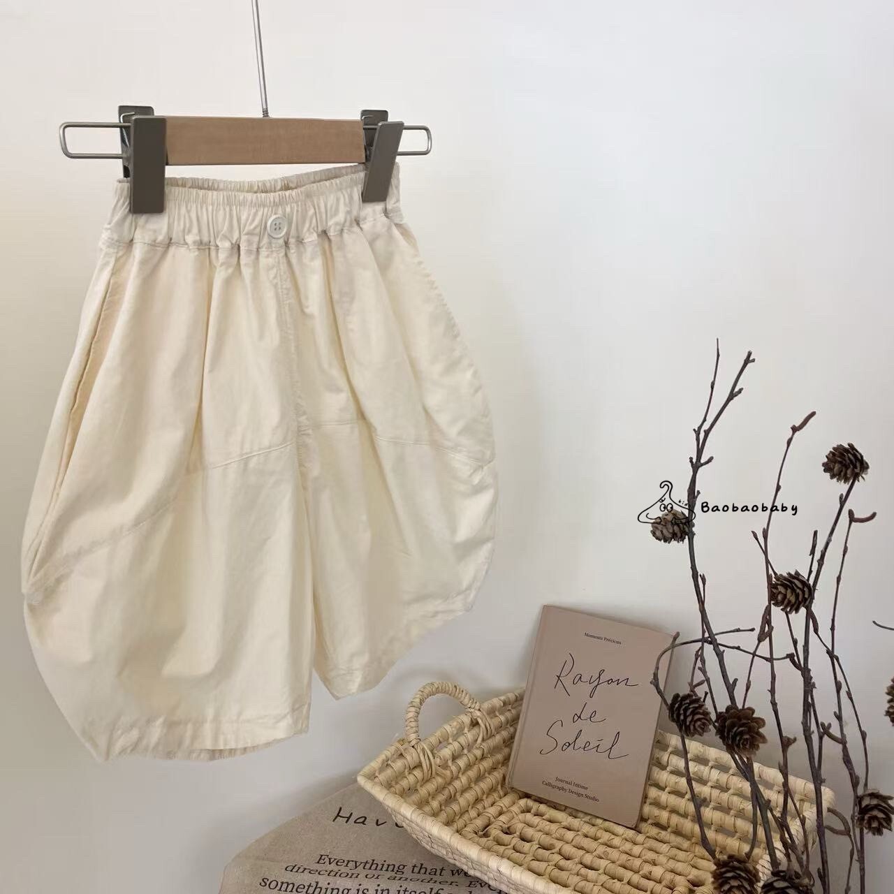 奶霜立體弧剪寬褲