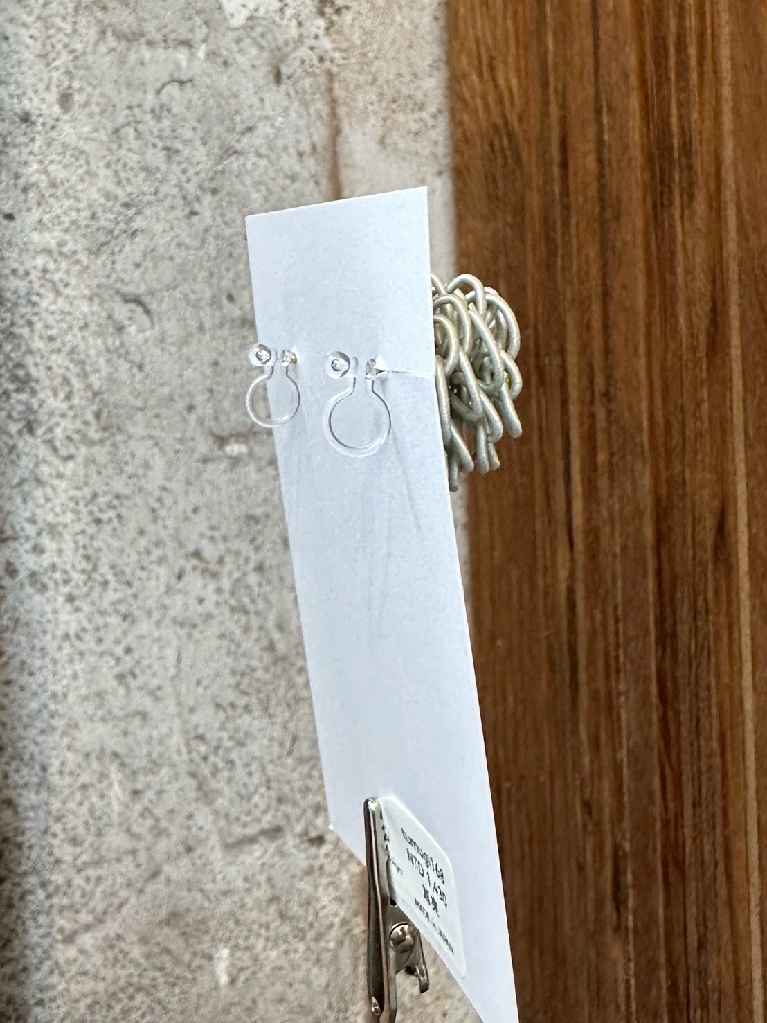 [TUMUGI] 水引絨花球流蘇耳環 | 薄墨色 | 耳夾 | NO.168