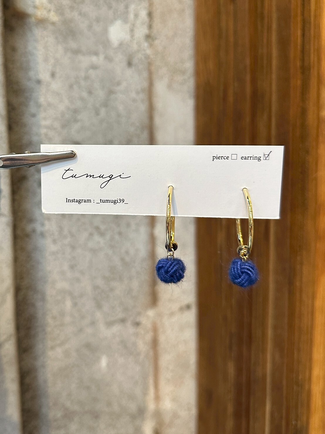 [TUMUGI] 水引毛絨球球耳環 | 武士藍 | 耳夾 | NO.162