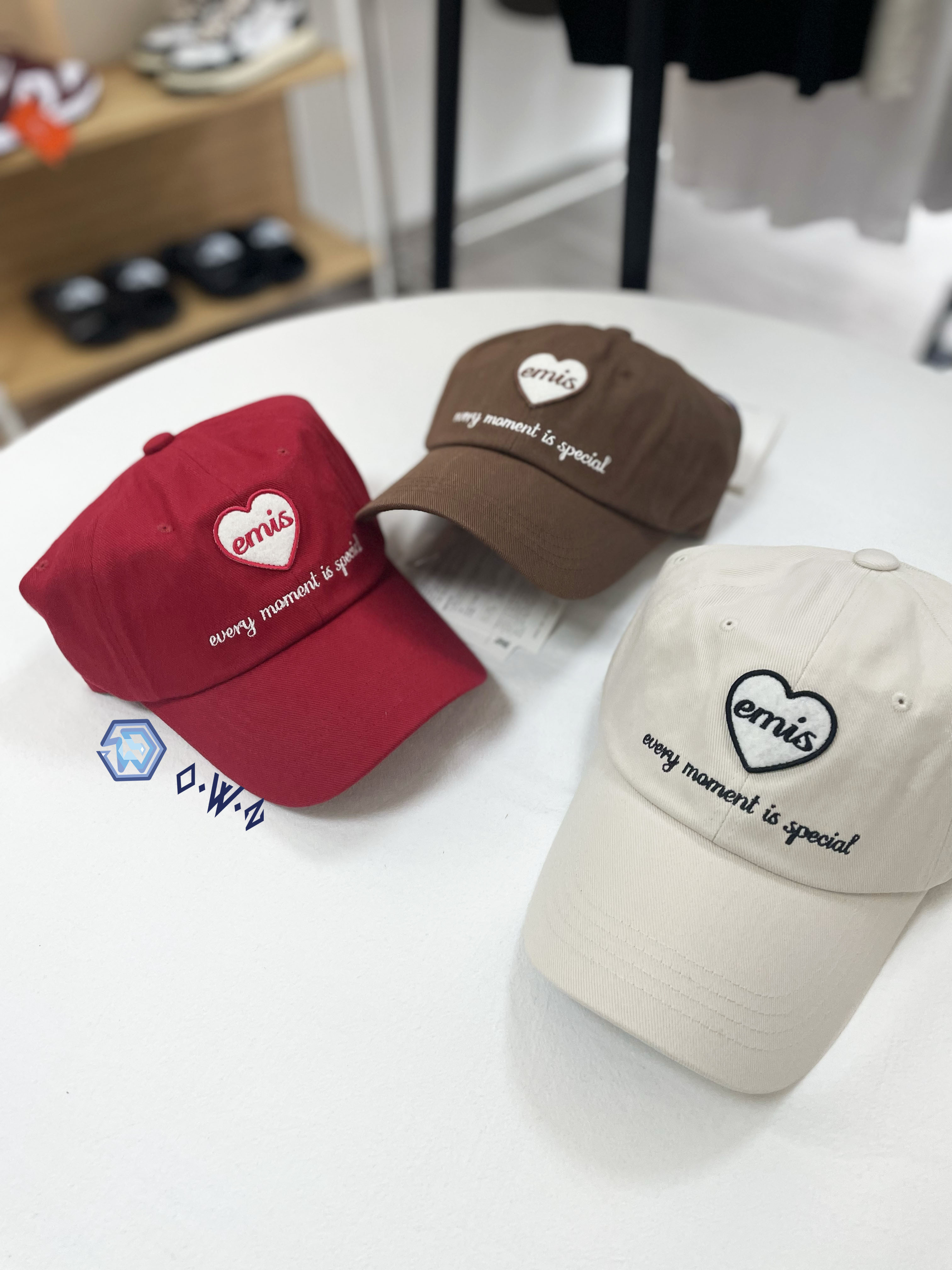 【OWN】EMIS 秋冬新品 經典 大LOGO 愛心 休閒 老帽 鴨舌帽 韓系 造型 不分男女 E17-24