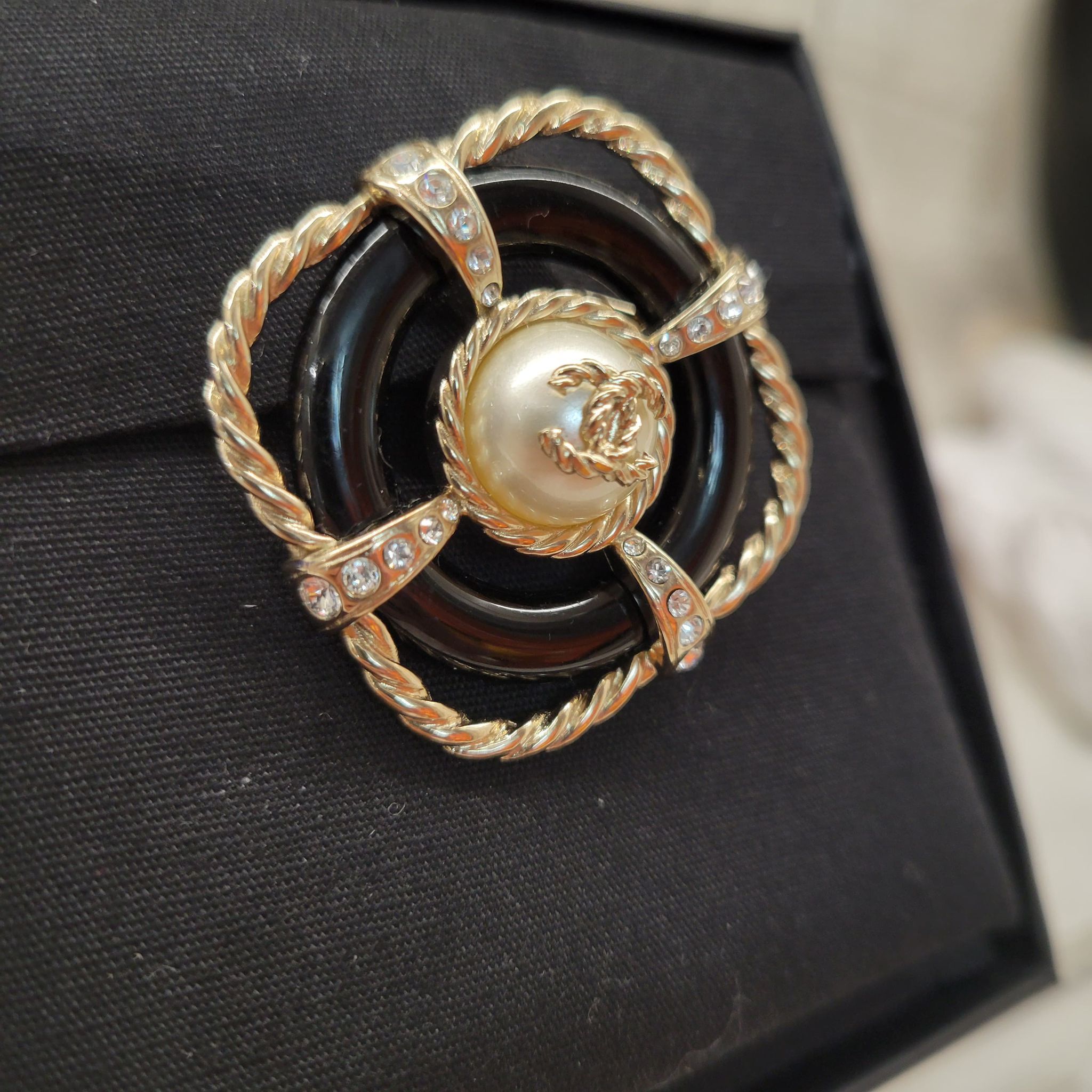 未使用品 UNUSED/99 % NEW CHANEL BROOCH BLACK PEARL 胸針/心口針 菱形