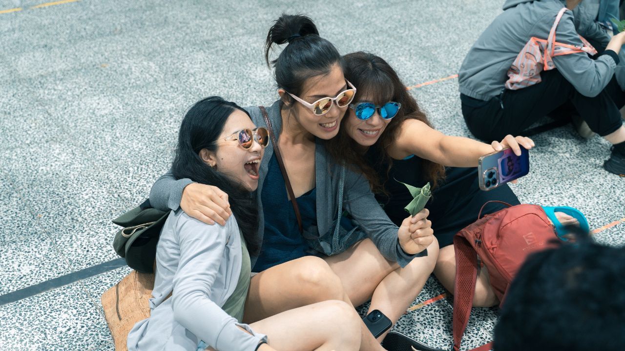 VIGHT提供多款多色墨鏡供試戴體驗