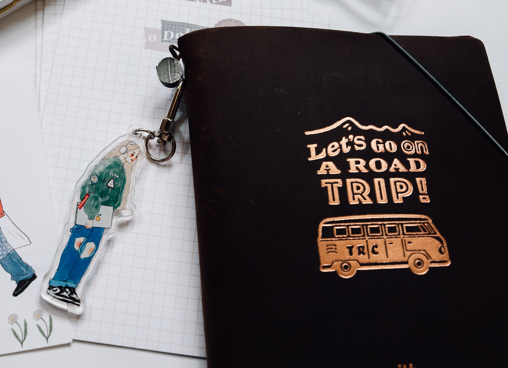 耳機音樂女孩 我們快樂地向前走 系列 壓克力吊飾｜甜蜜生活La Dolce Vita 台灣