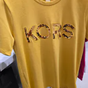 [S] MICHAEL KORS DAISY YELLOW SEQUINED LOGO COTTON T-SHIRT, JS451DB97J-DAISY YELLOW (SMK1242)