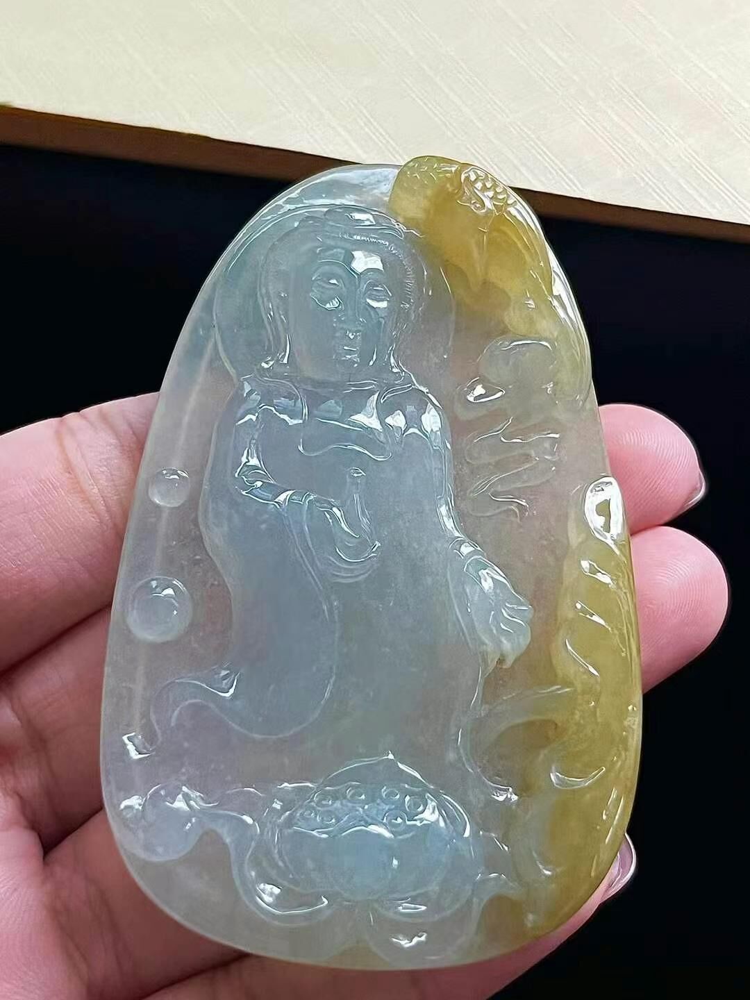 529313 翡翠黃翡觀音牌