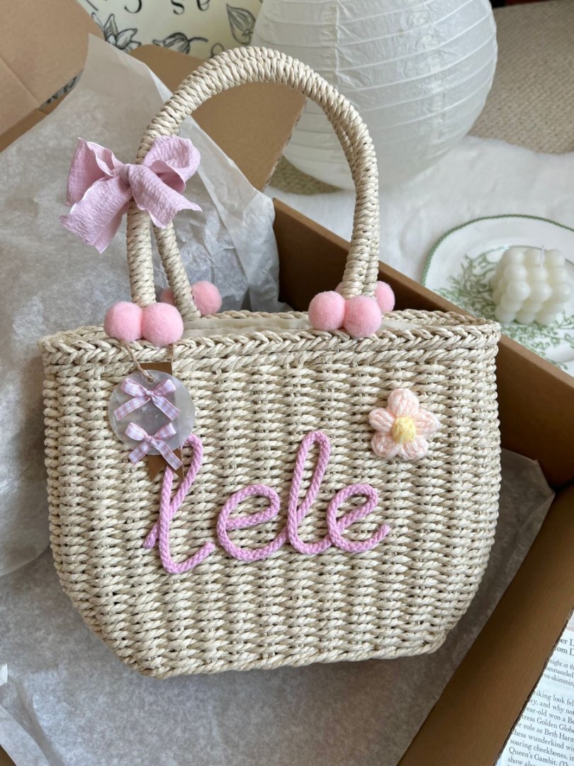 𝐊𝐫.𝐈𝐀𝐌 x 𝐓𝐡𝐚𝐢𝐥𝐚𝐧𝐝 𝐇𝐚𝐧𝐝𝐦𝐚𝐝𝐞 泰國風繡字草編織袋