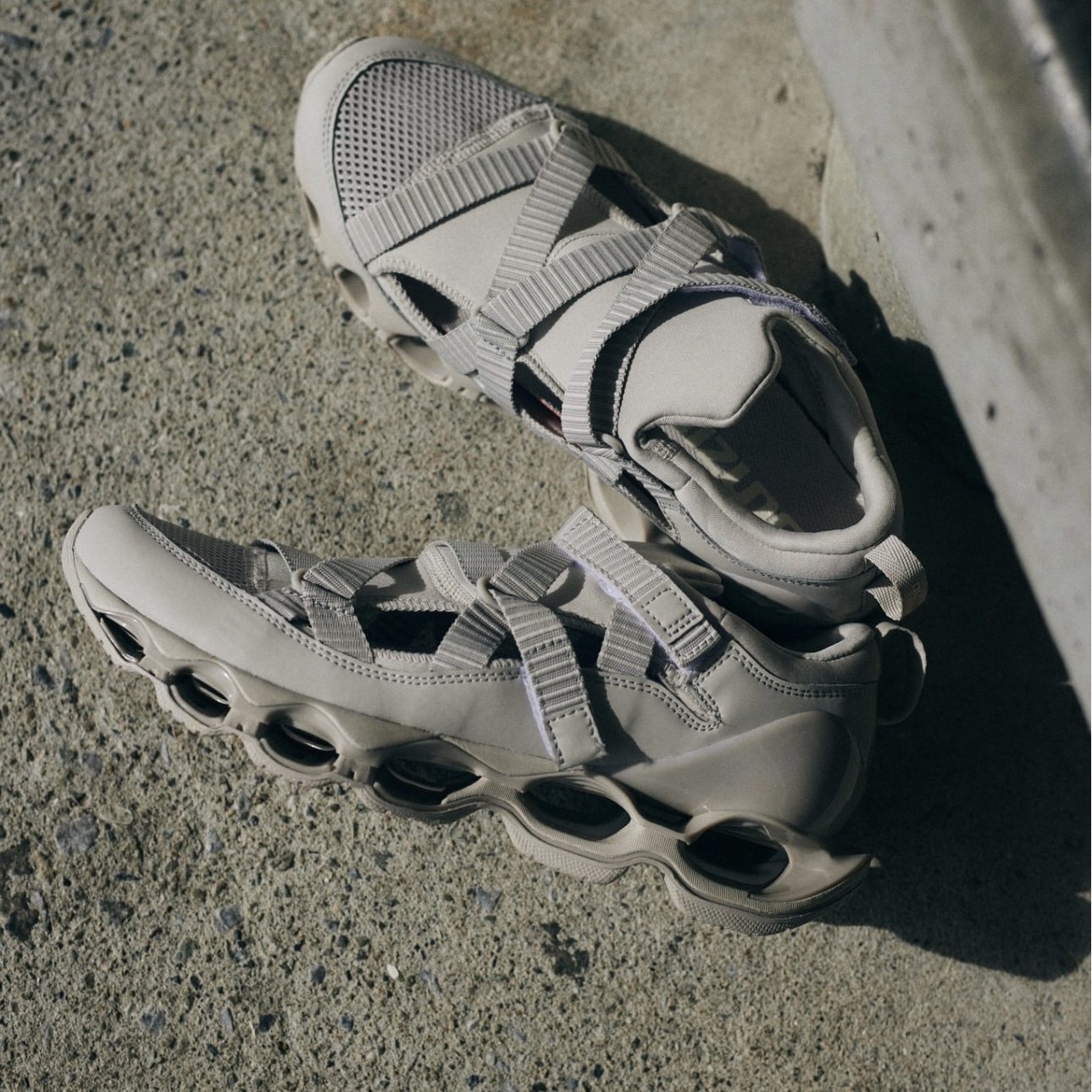 MIZUNO 美津濃 WAVE PROPHECY STRAP   綁帶 結構 米白 男女 休閒鞋 D1GA251904