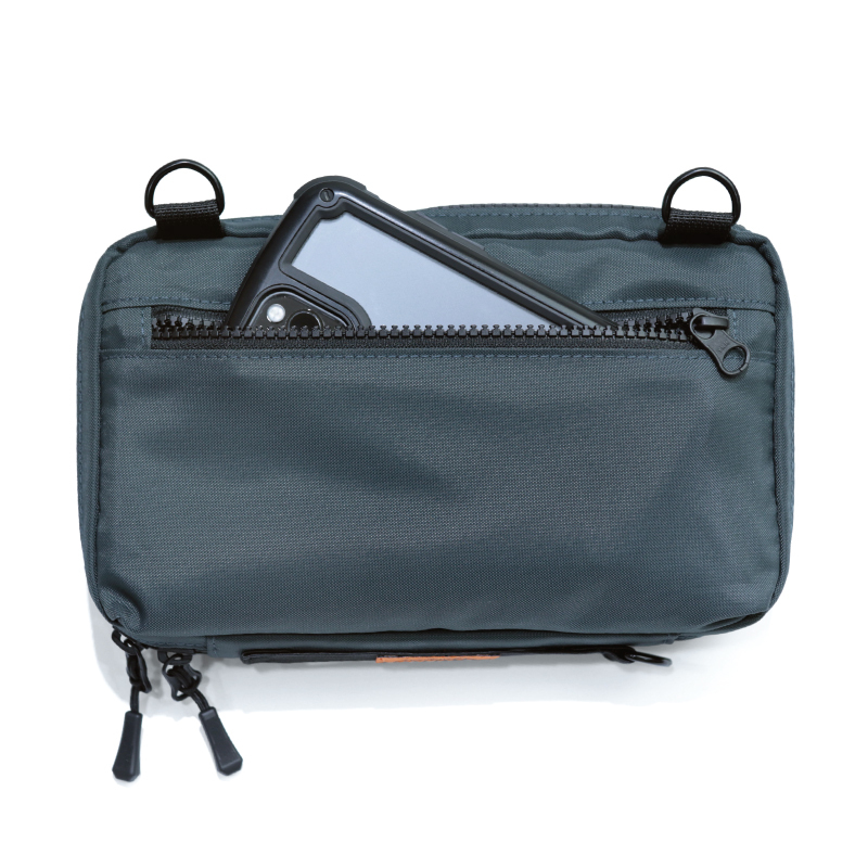 Safaris 斜背手拿兩用護照包