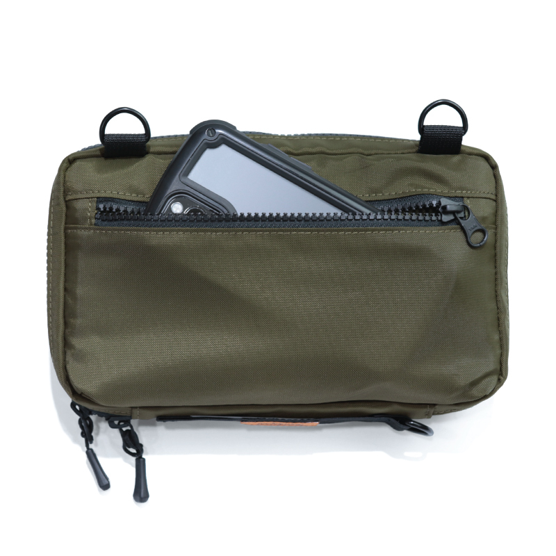 Safaris 斜背手拿兩用護照包