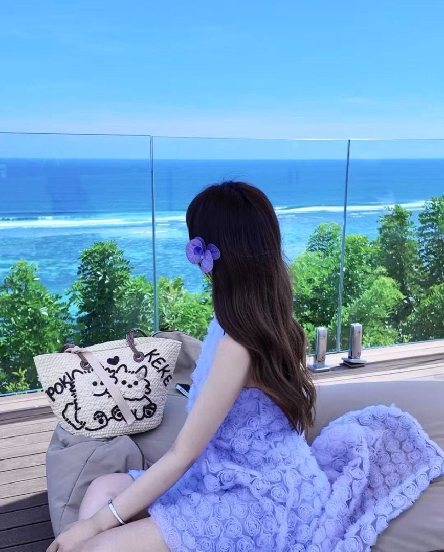 𝐊𝐫.𝐈𝐀𝐌 x 𝐓𝐡𝐚𝐢𝐥𝐚𝐧𝐝 𝐇𝐚𝐧𝐝𝐦𝐚𝐝𝐞 馥芮白繡字草編織袋 (小號)