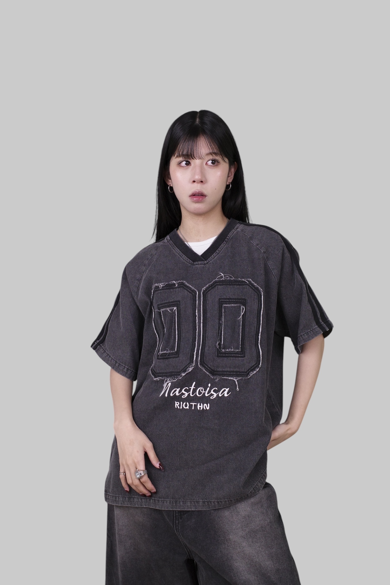 『Always_Good』做舊 刺繡 毛邊 牛仔 V領 短T