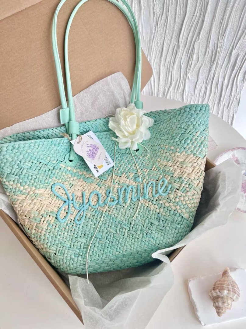 𝐊𝐫.𝐈𝐀𝐌 x 𝐓𝐡𝐚𝐢𝐥𝐚𝐧𝐝 𝐇𝐚𝐧𝐝𝐦𝐚𝐝𝐞 薄荷曼波草繡字草編織袋 (小號)