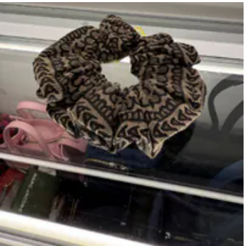 [S] MARC JACOBS NATURAL JACQUARD J509M03FA22-299 MONOGRAM JACQUARD SCRUNCHIE, 196611006187 (SMJ524)