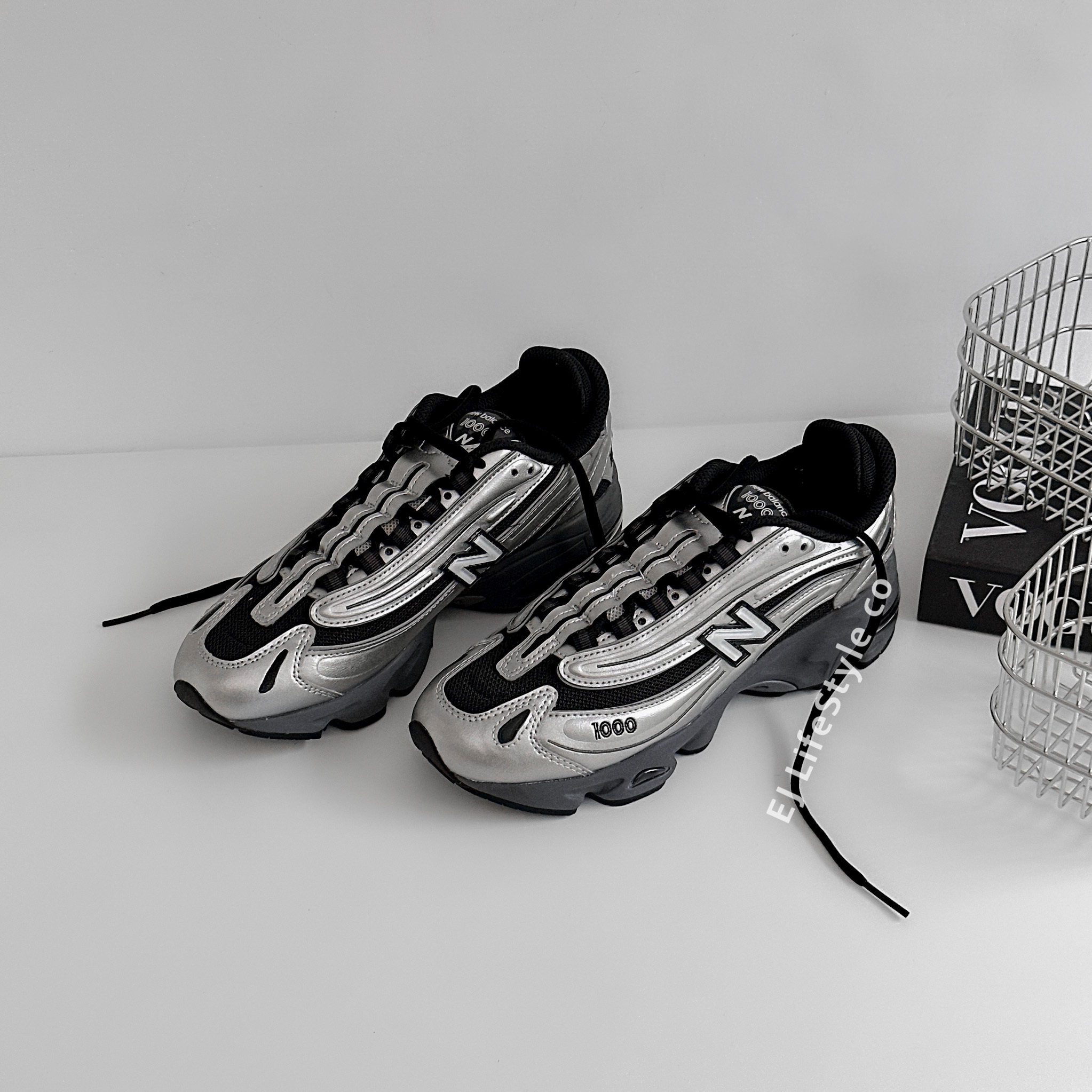 NEW BALANCE M1000 NB “SILVER BLACK" 復古銀黑 灰藍 黑色 未來感 千禧 男女鞋 M1000EGR IU同款 李知恩 / 調貨