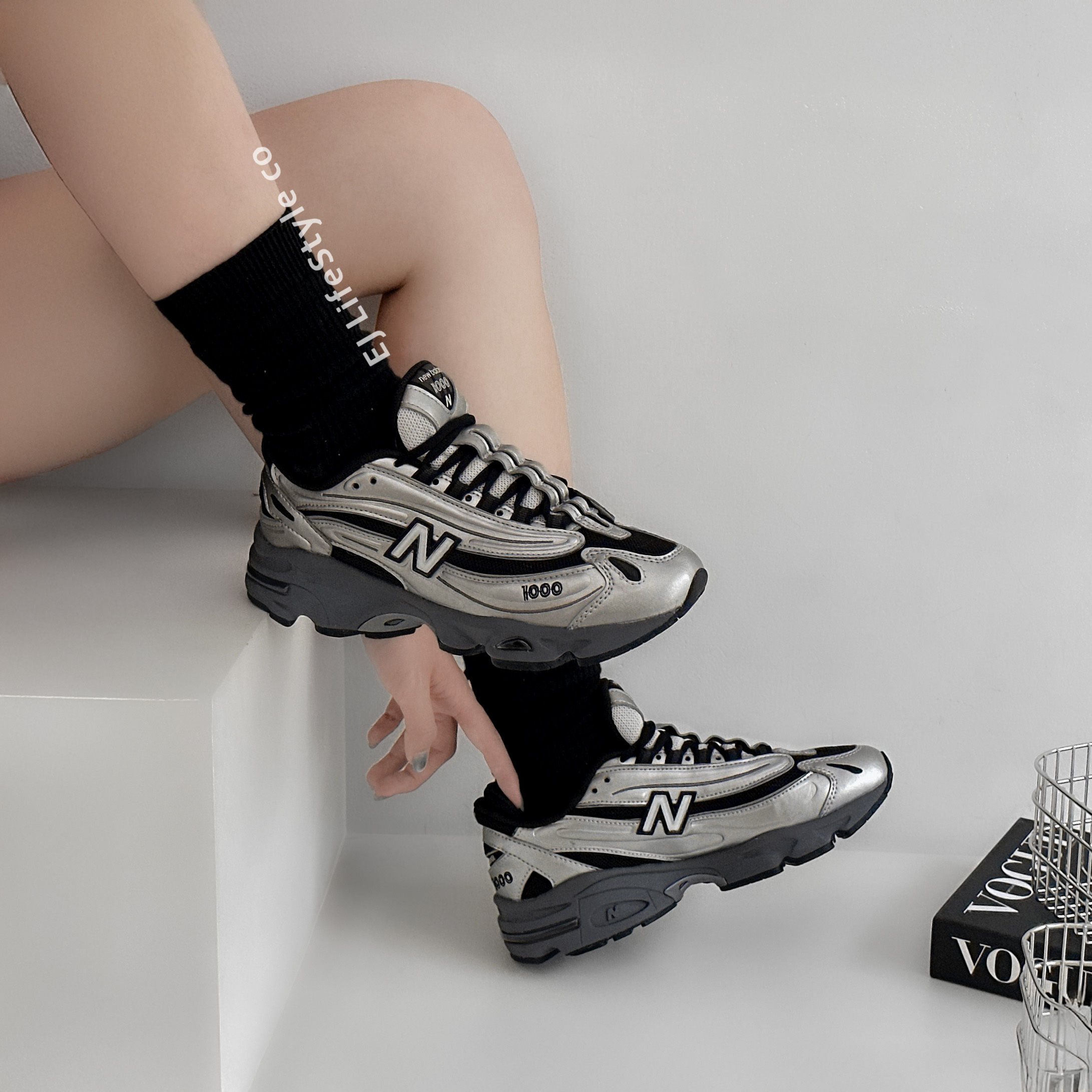 NEW BALANCE M1000 NB “SILVER BLACK" 復古銀黑 灰藍 黑色 未來感 千禧 男女鞋 M1000EGR IU同款 李知恩 / 調貨