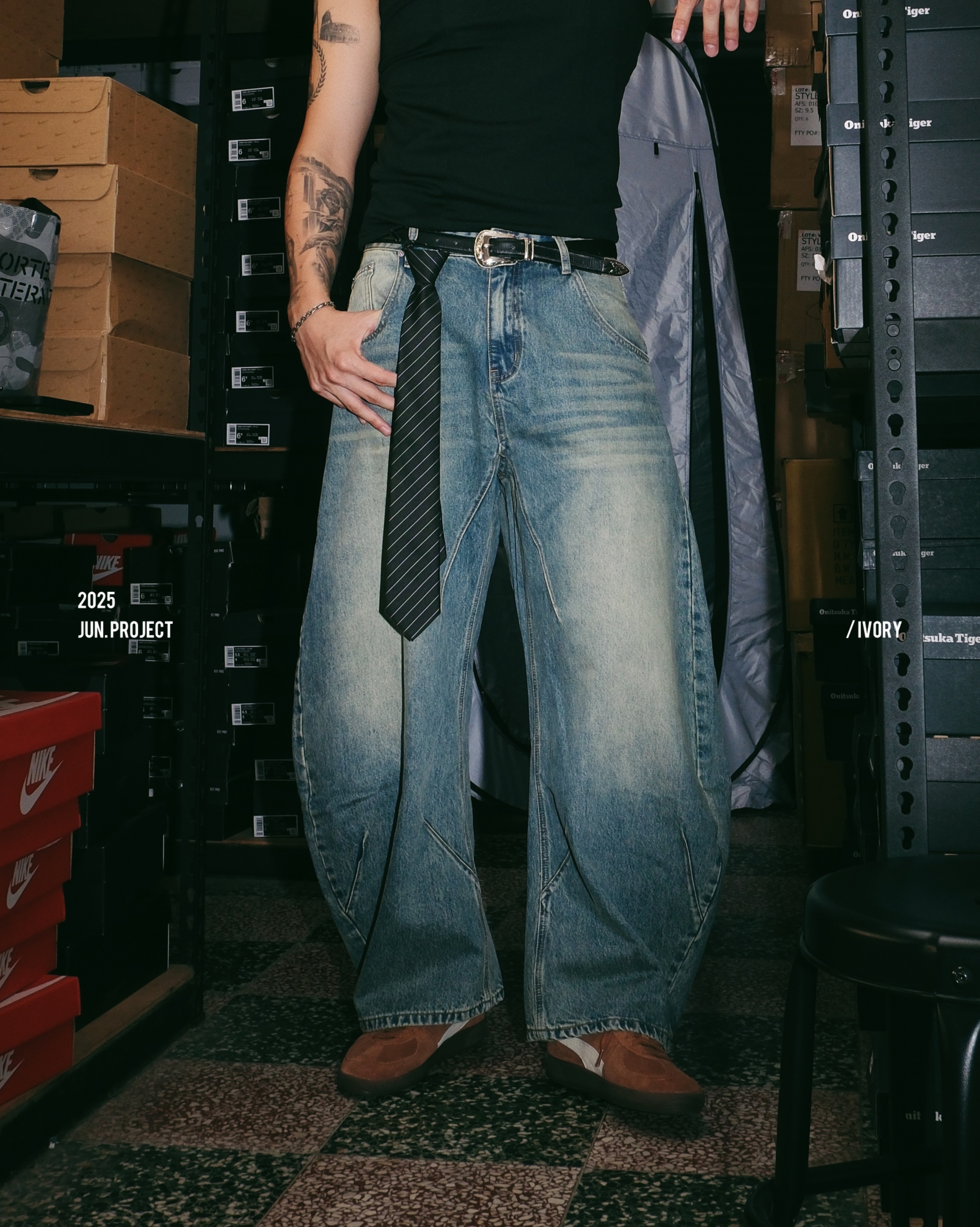 IVORY 彎刀 割線 復古水洗 錐型 牛仔褲 水洗藍【CK9367】