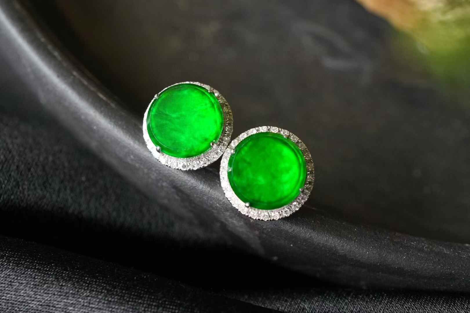 529826 翡翠辣陽綠耳釘