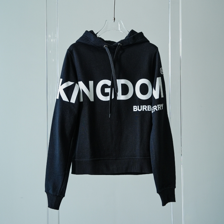 Burberry 黑底白字母帽T