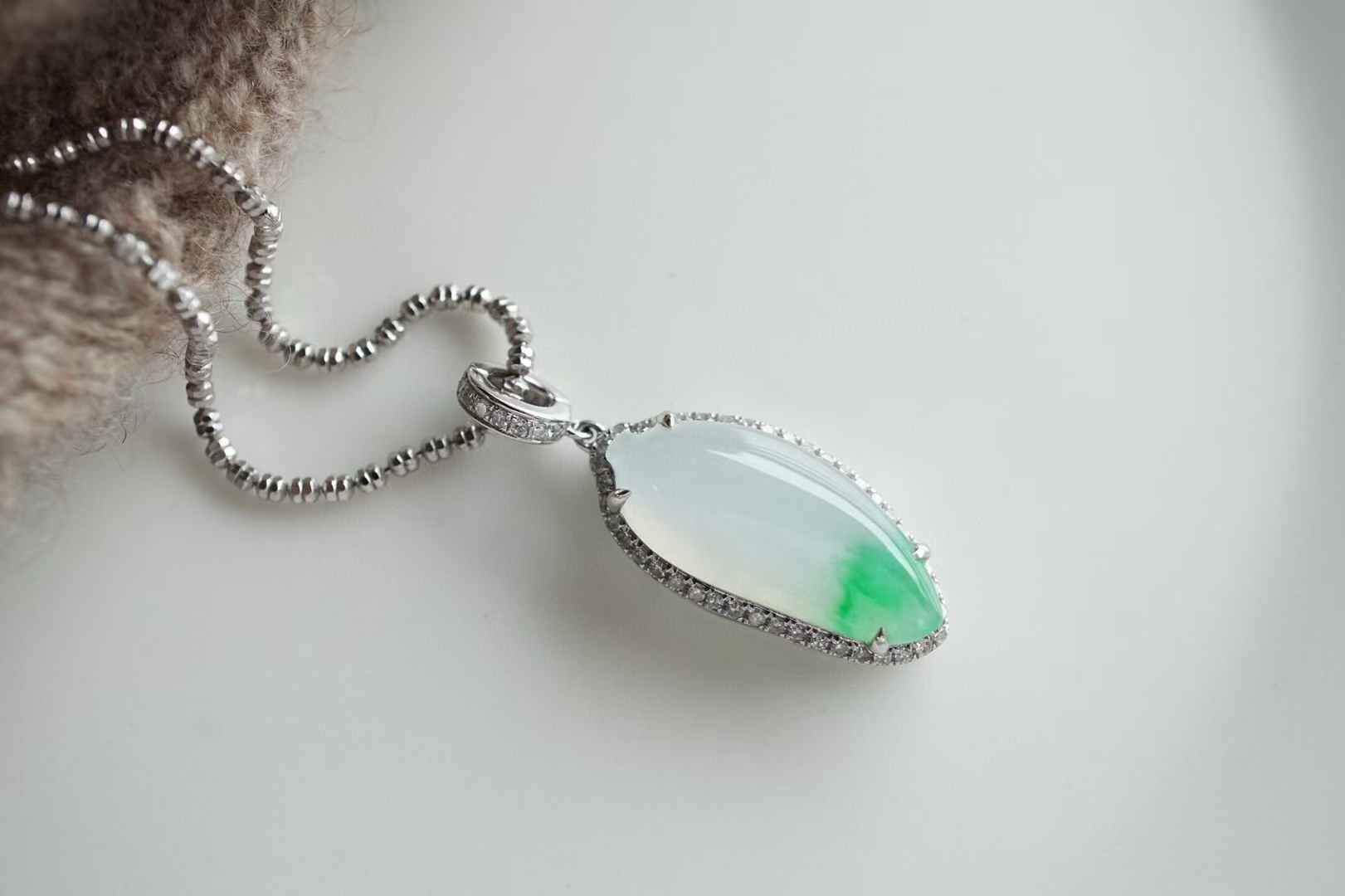 529828 翡翠冰飄陽綠福瓜吊墜