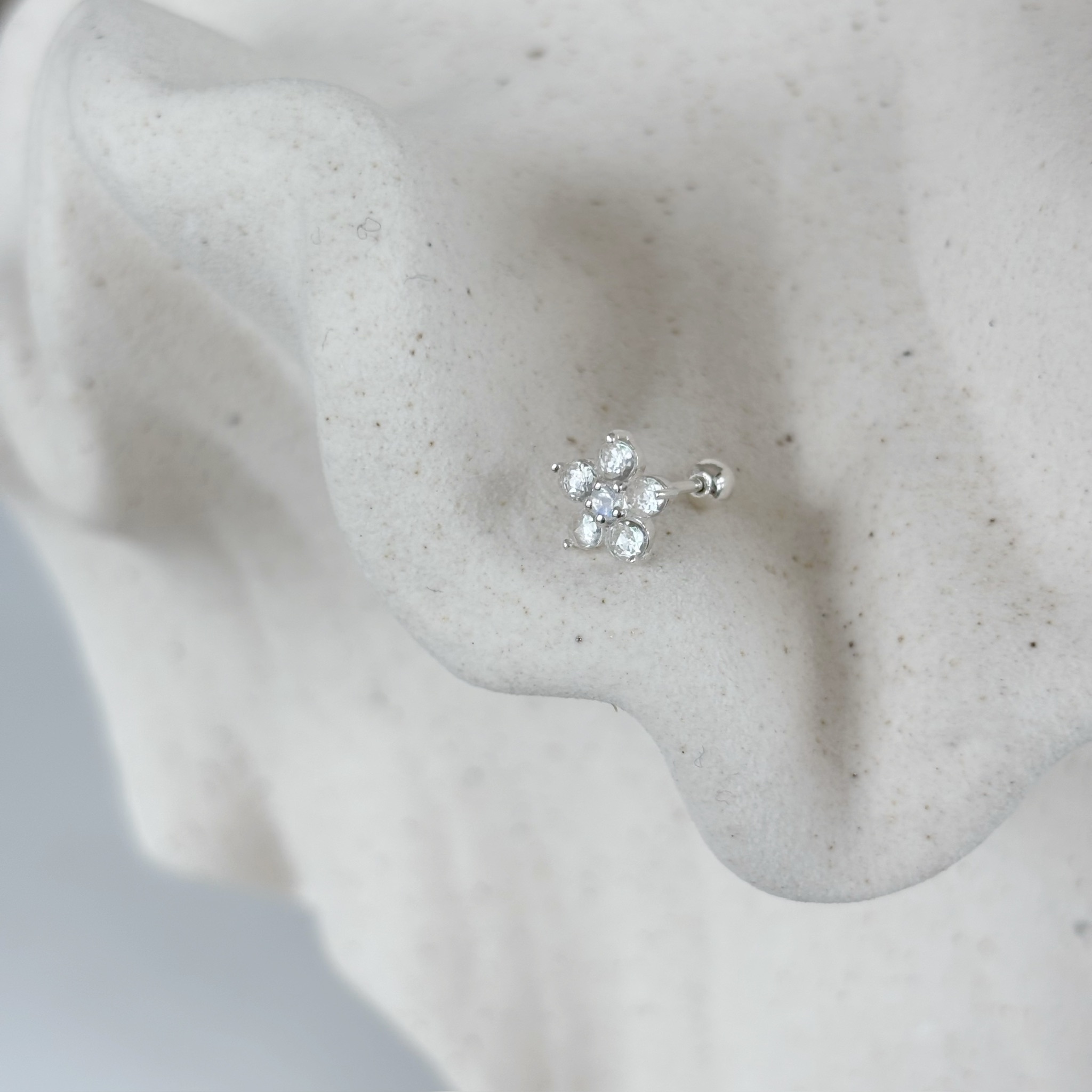 花朵白托帕月光石轉珠耳環