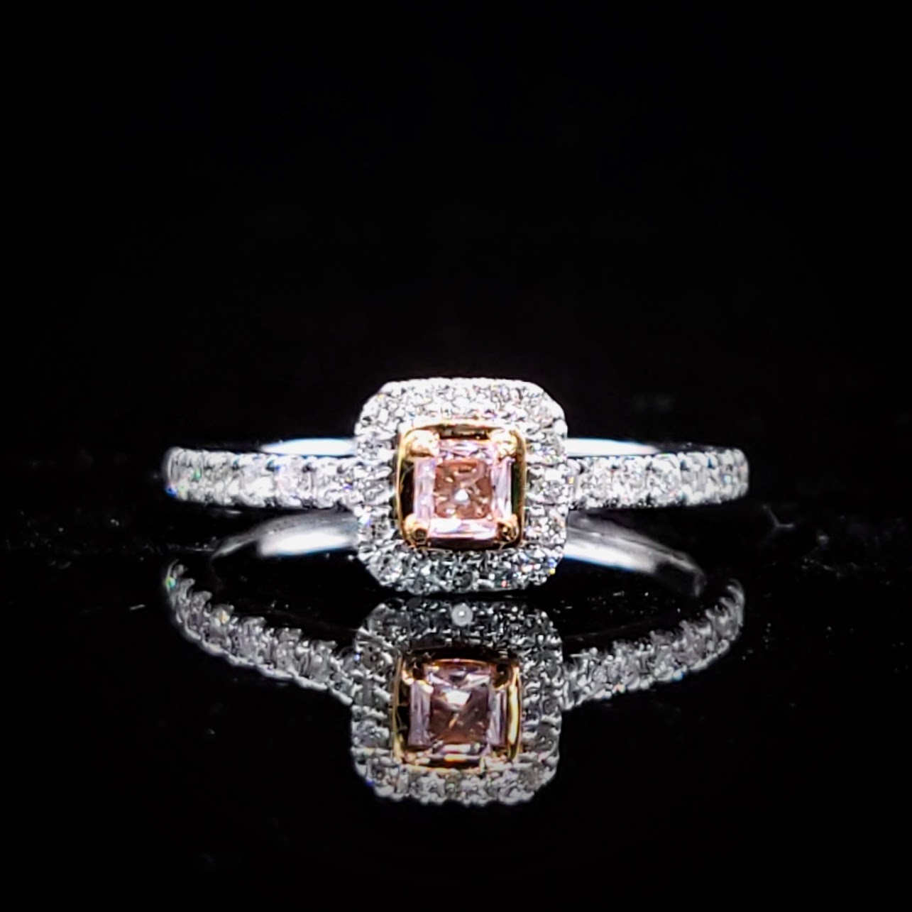 18K Gold 0.37ct Fancy Light Pink Diamond Ring