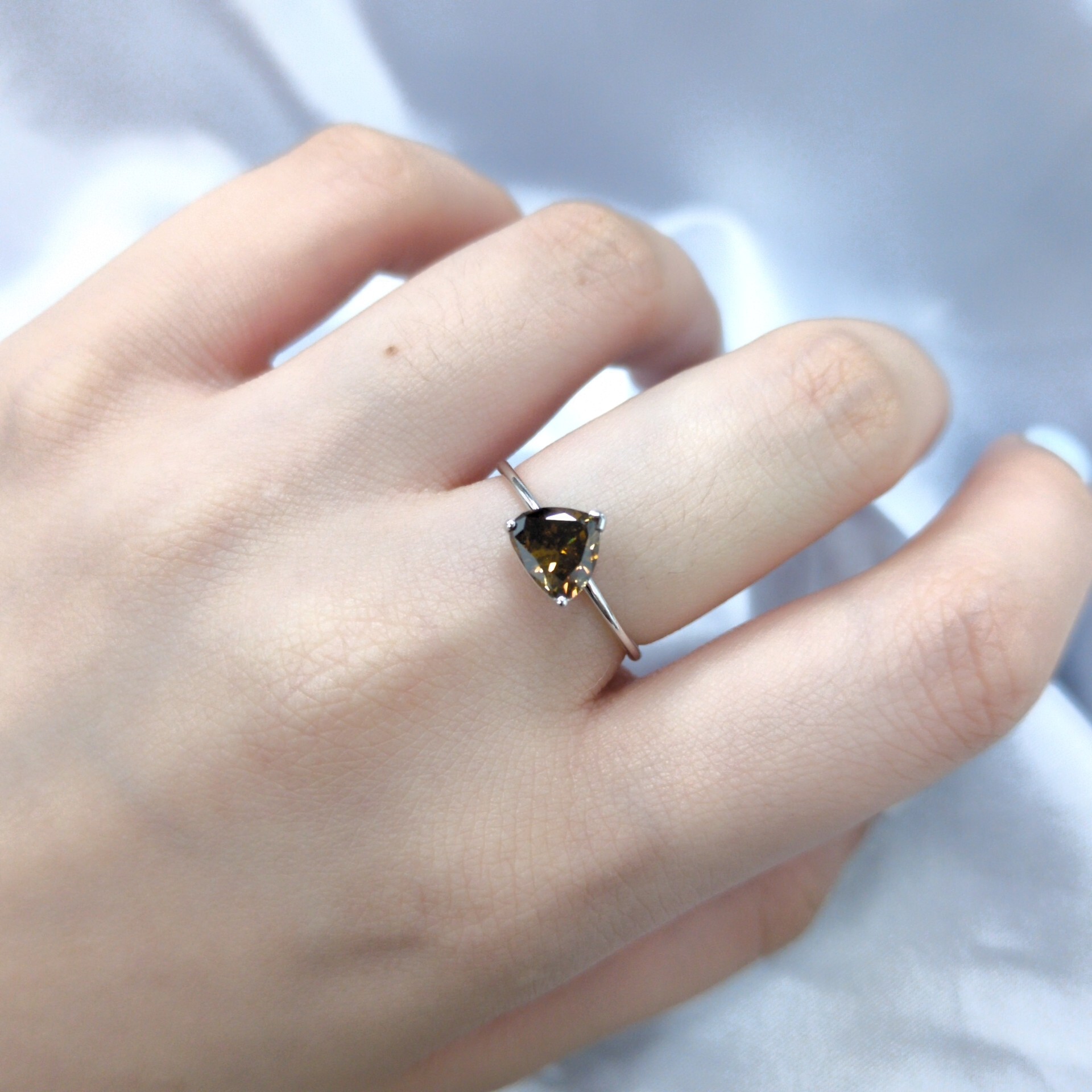 全新18K白金【單粒87份三角咖啡鑽】戒指