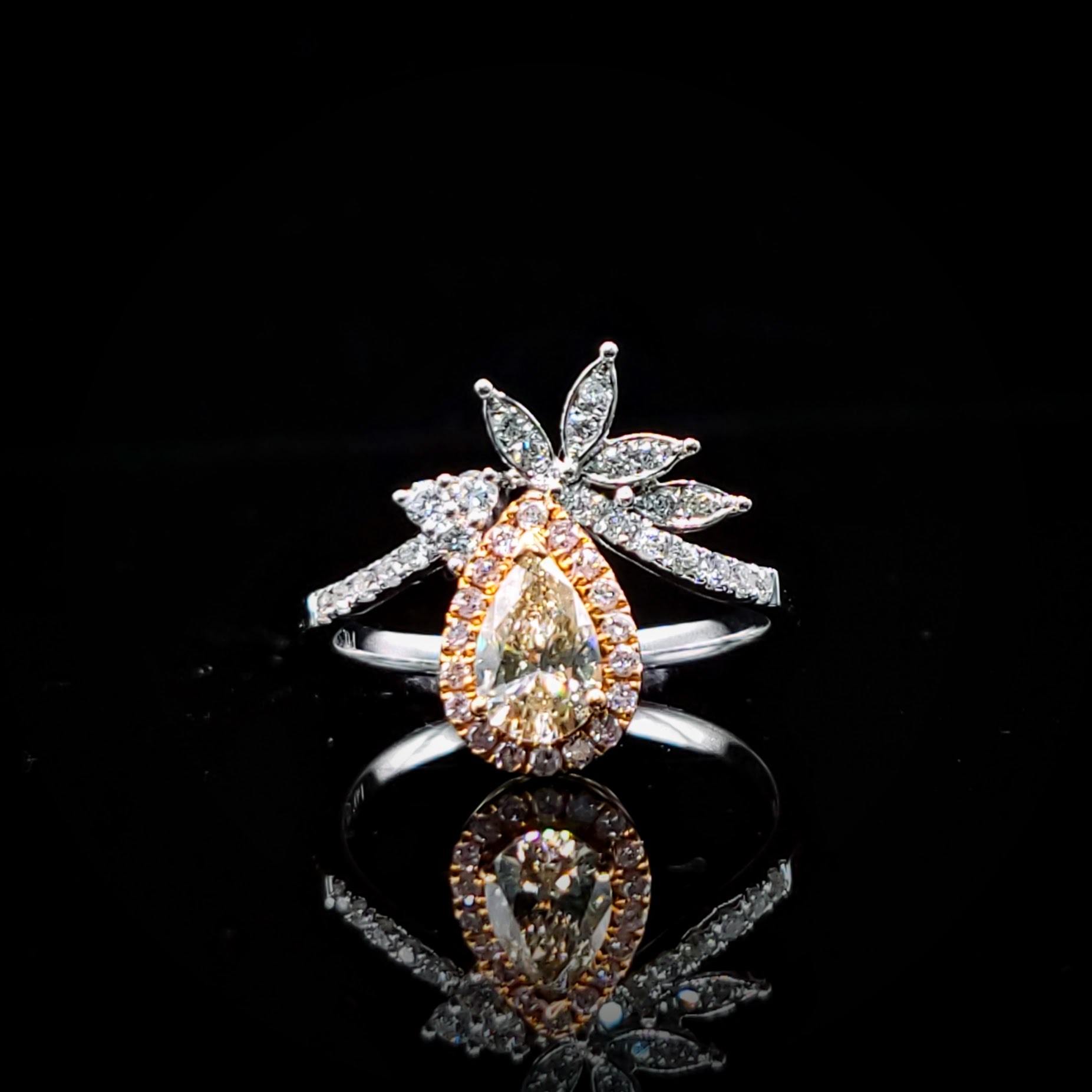 全新18K金【單粒53份梨形香檳鑽】配小鑽共82份戒指