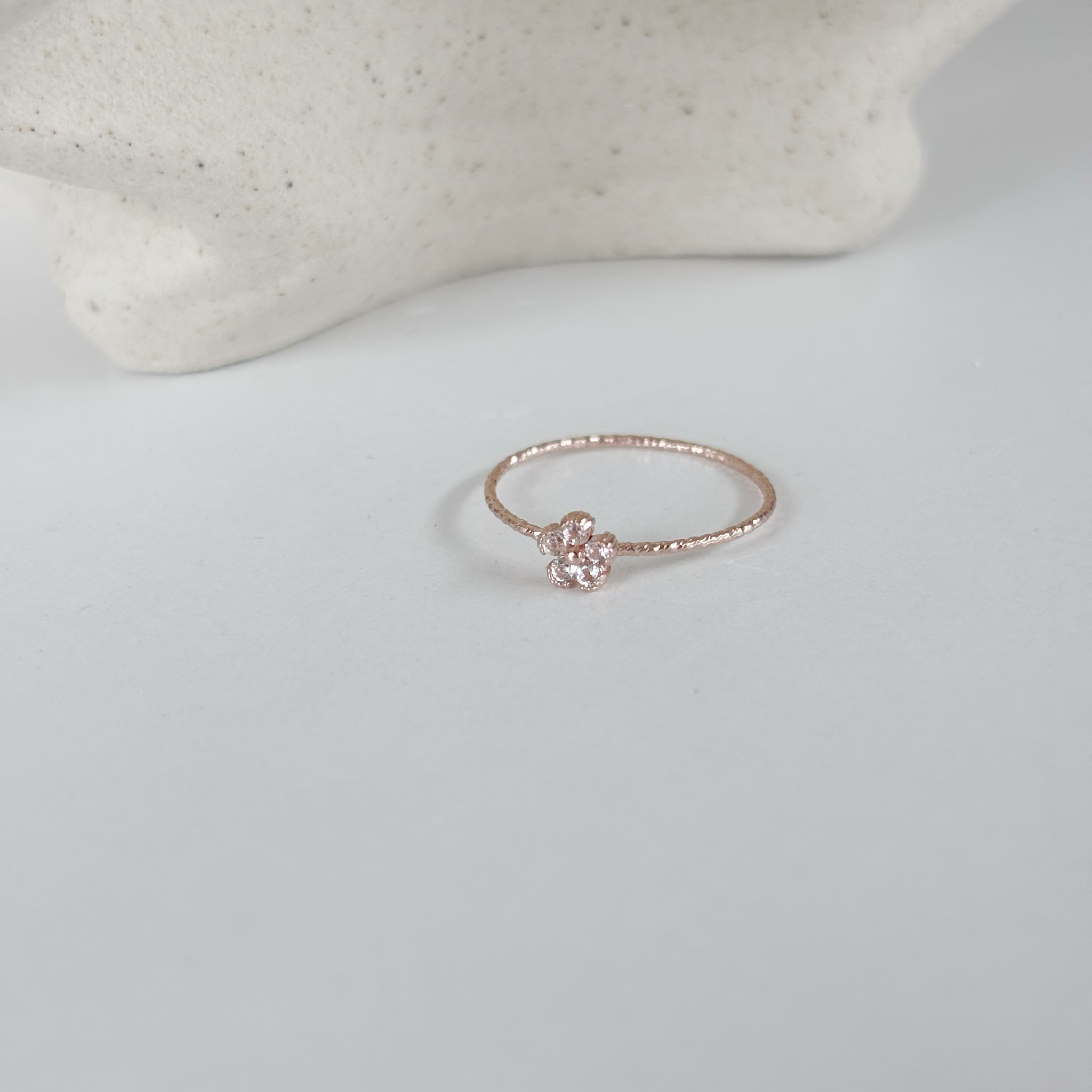 小花花白托帕石戒指