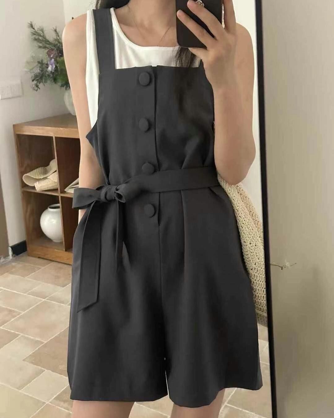 【簡約俐落的前排釦綁腰連身吊帶褲套裝組】（現貨）