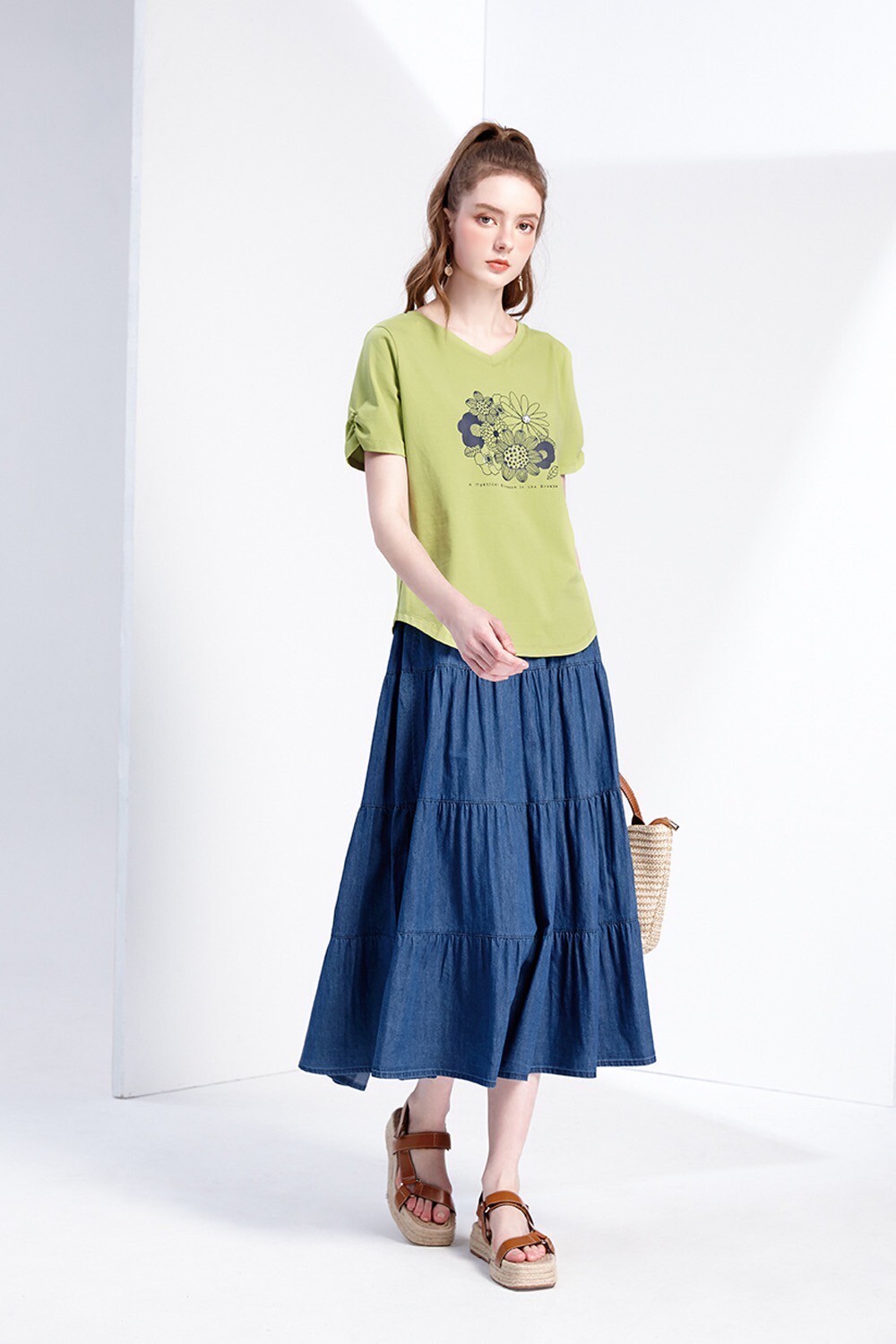 休閒渡假風甜美花卉印花時尚顯瘦V領造型下襬修身棉T W6711