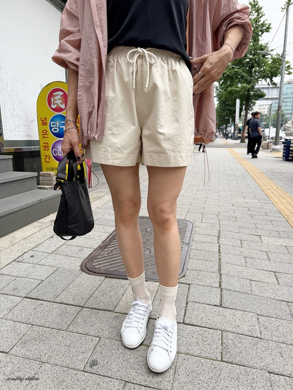 正韓顯瘦馬卡龍綁帶短褲 (米)