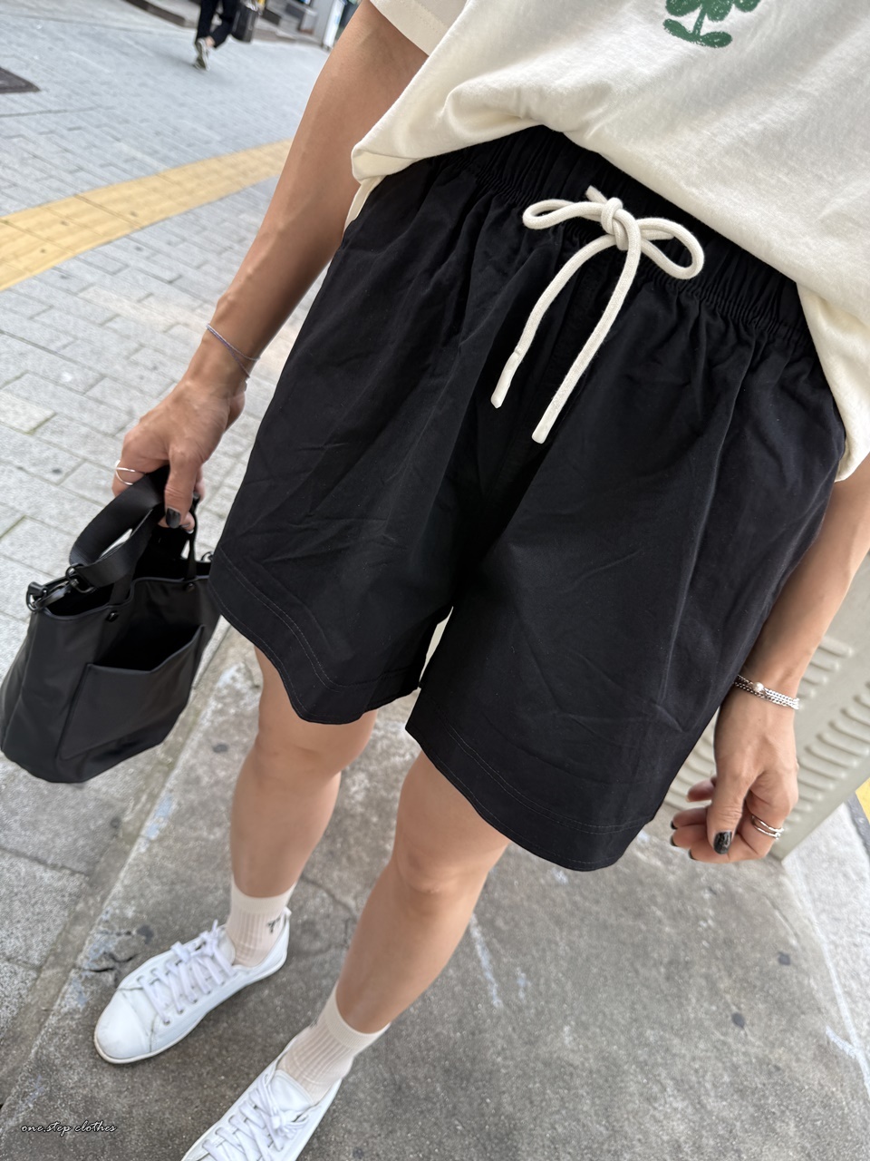 正韓顯瘦馬卡龍綁帶短褲 (黑)