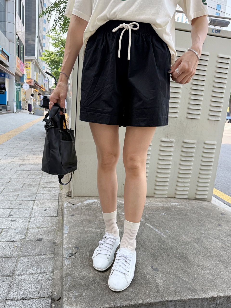 正韓顯瘦馬卡龍綁帶短褲 (黑)