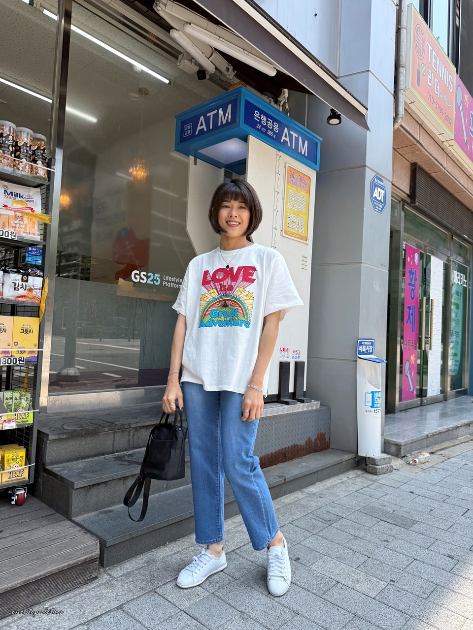 正韓彩虹繽紛LOVE字母上衣