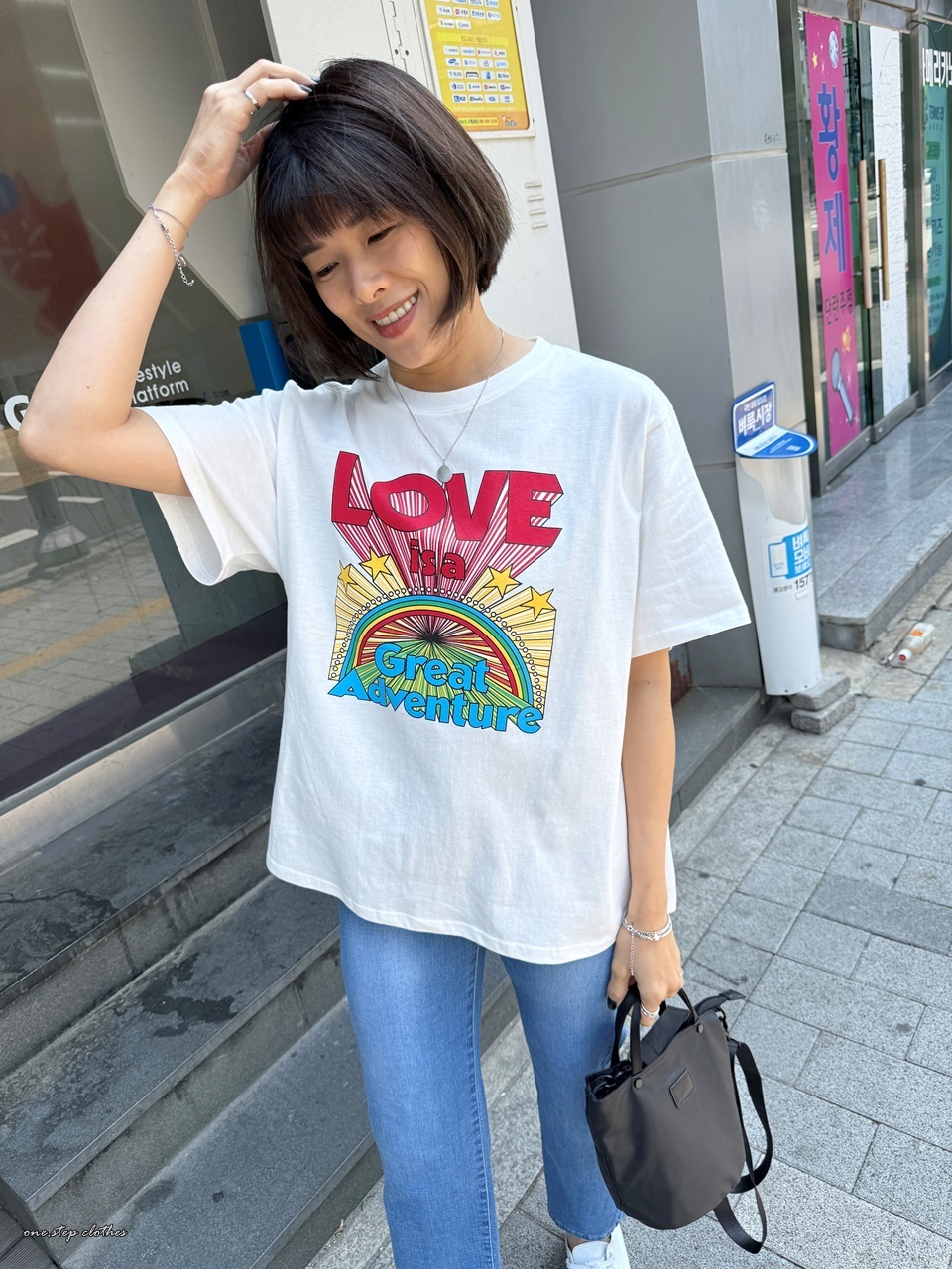 正韓彩虹繽紛LOVE字母上衣