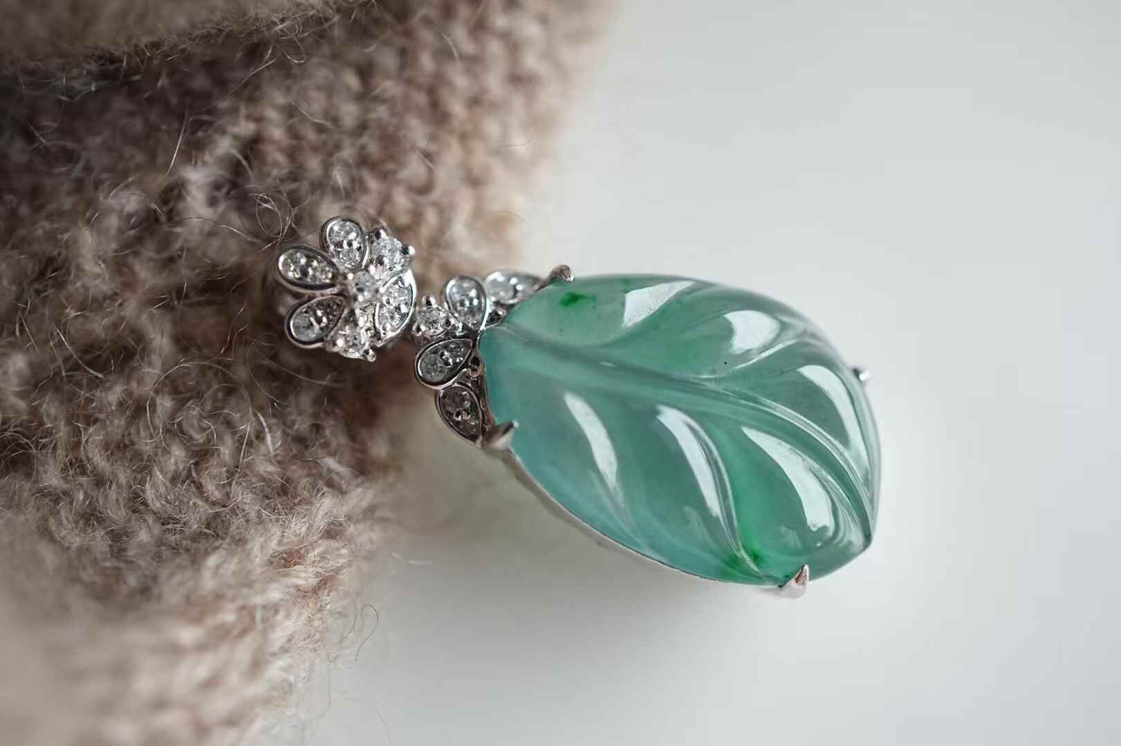 529832 翡翠冰藍水飄花葉子吊墜