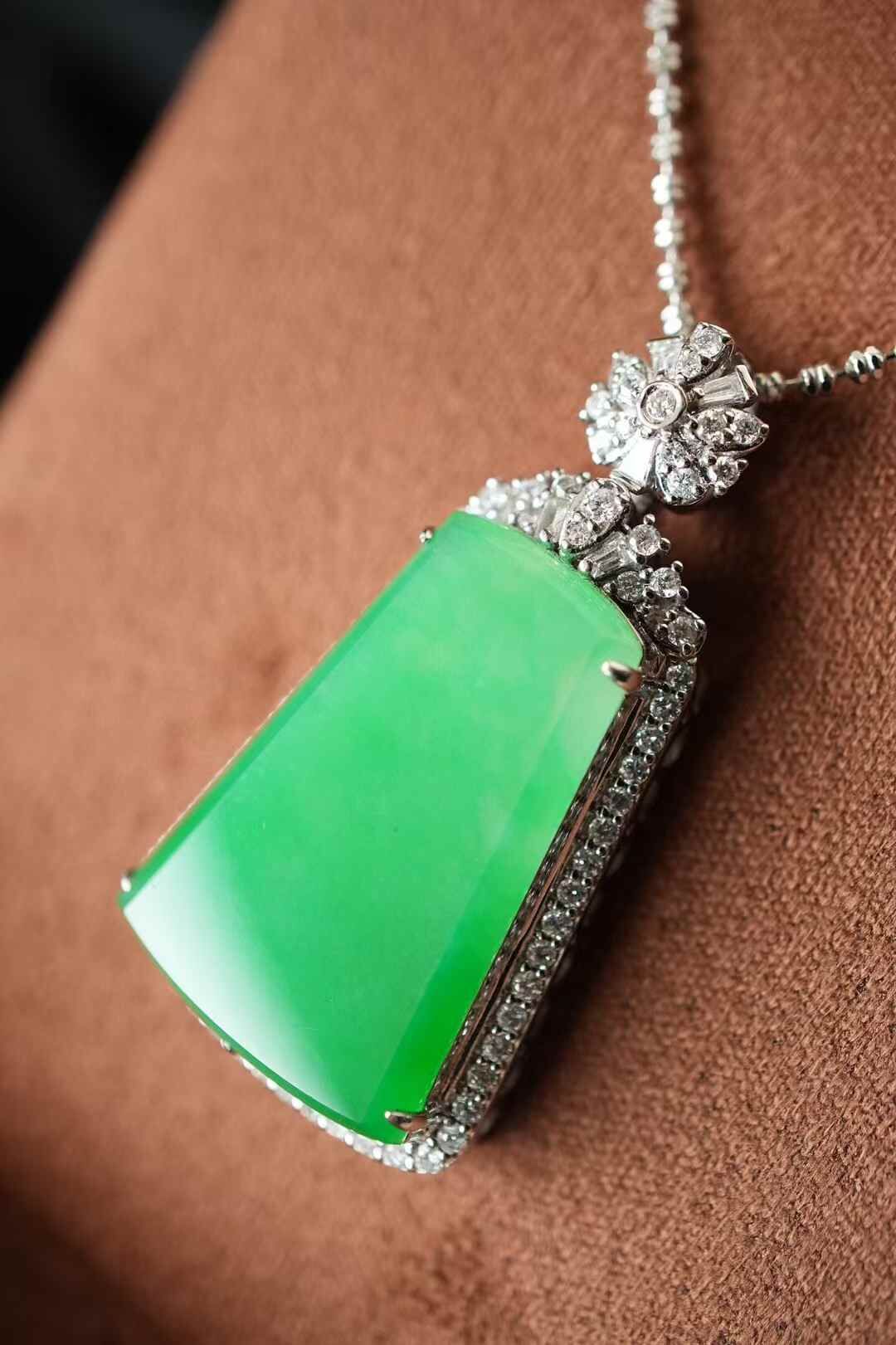 529833 收藏級緬料滿色翡翠無事牌